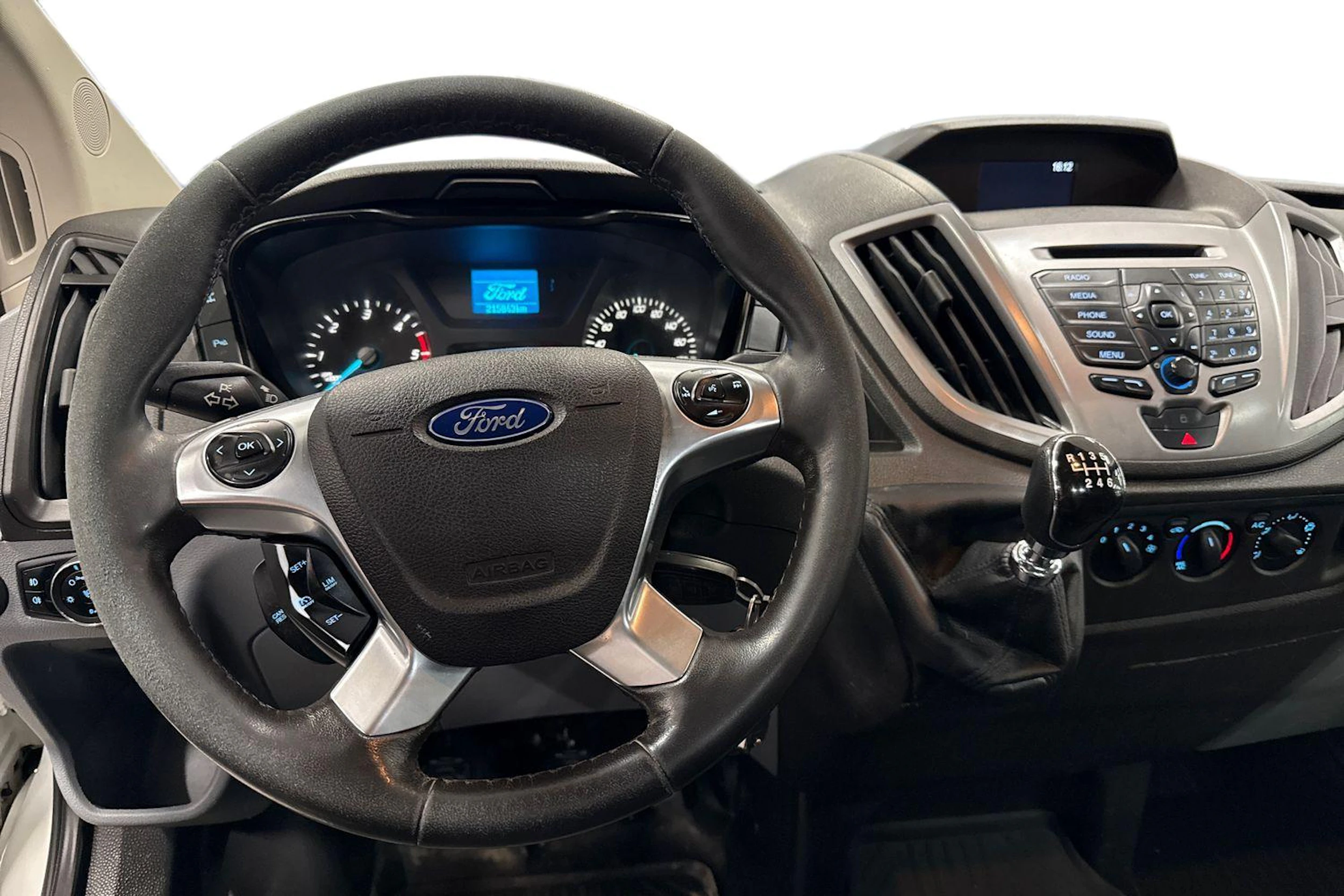 valkoinen Ford Transit 2017 kuva 9.