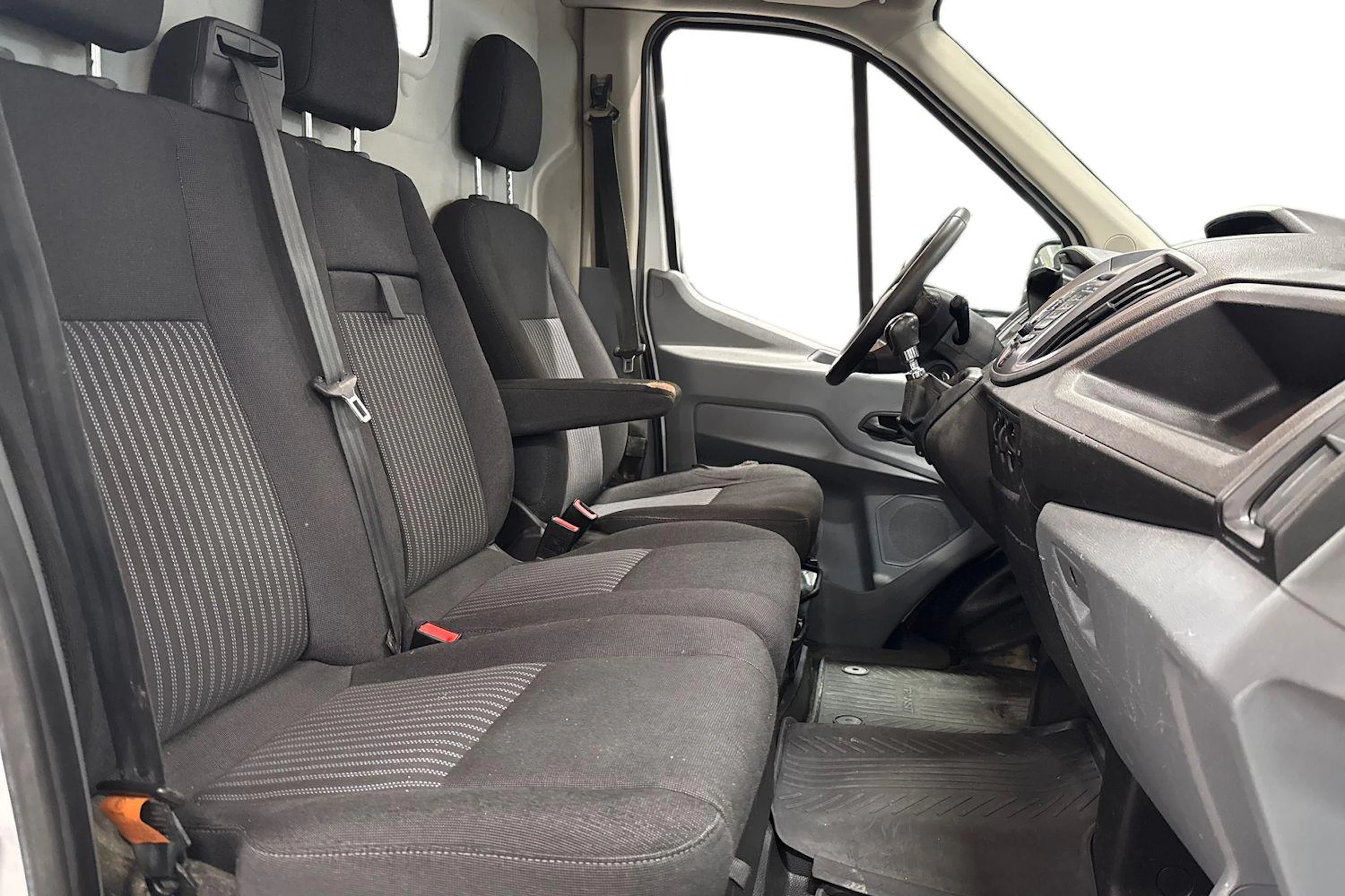 valkoinen Ford Transit 2017 kuva 11.