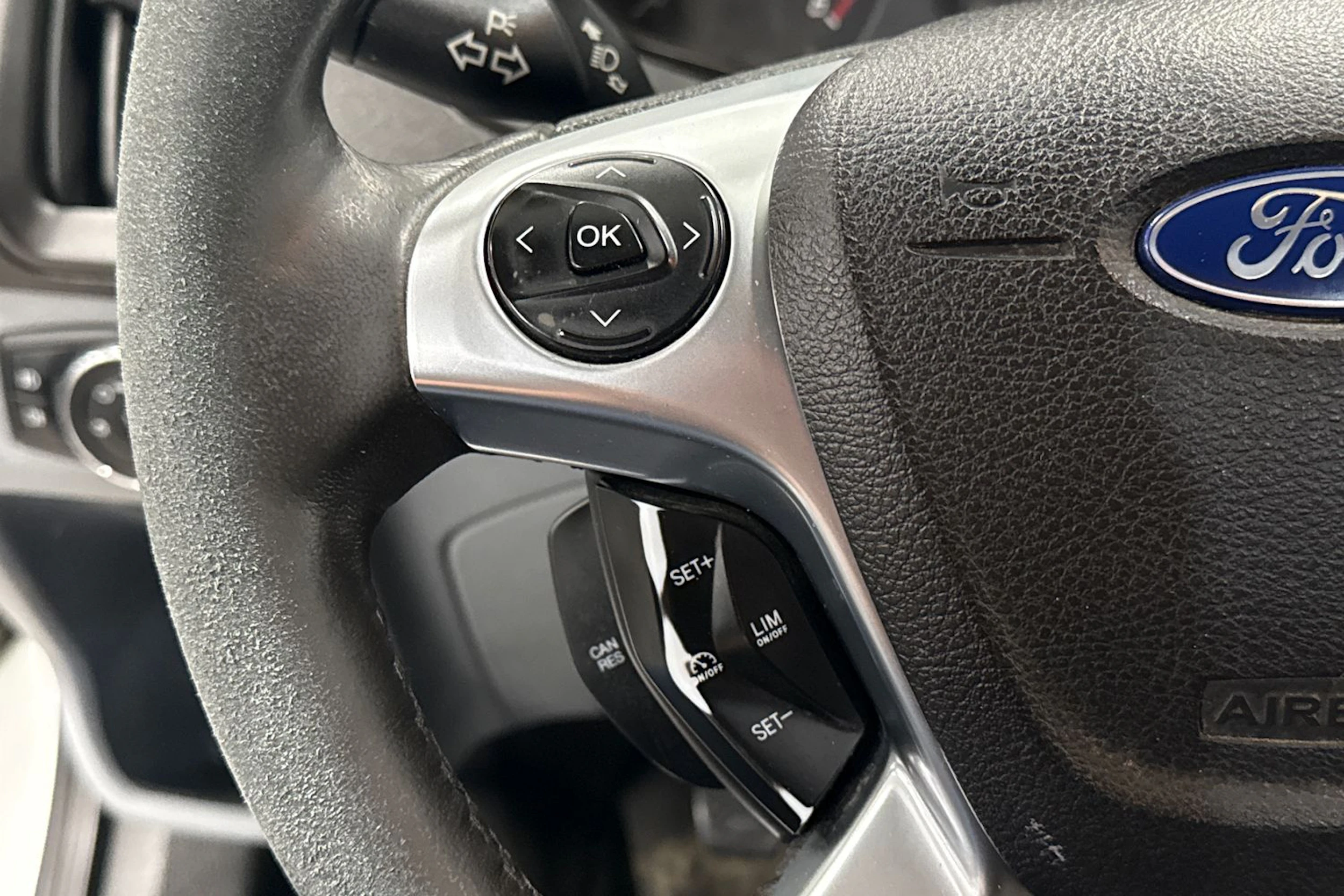 valkoinen Ford Transit 2017 kuva 16.