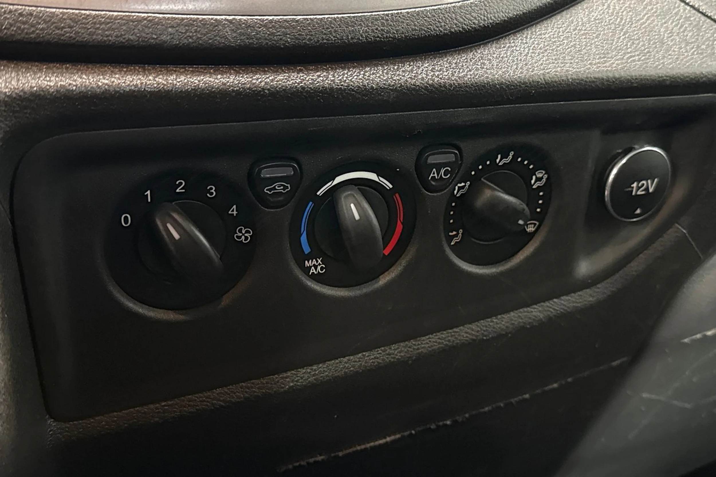 valkoinen Ford Transit 2017 kuva 21.