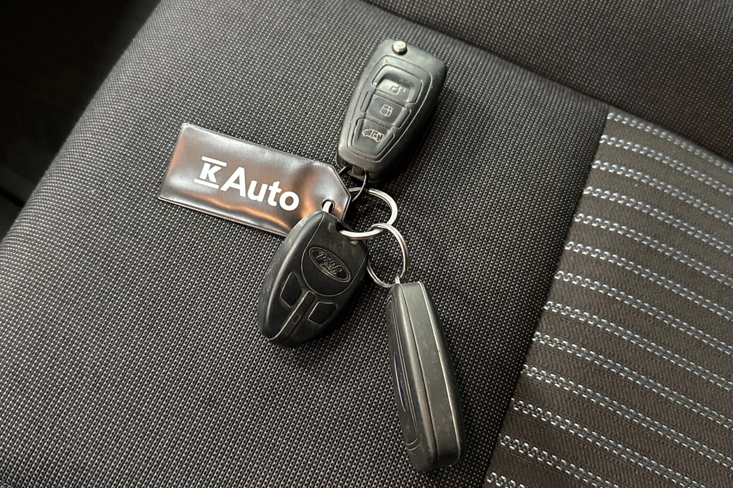 valkoinen Ford Transit 2017 kuva 23.
