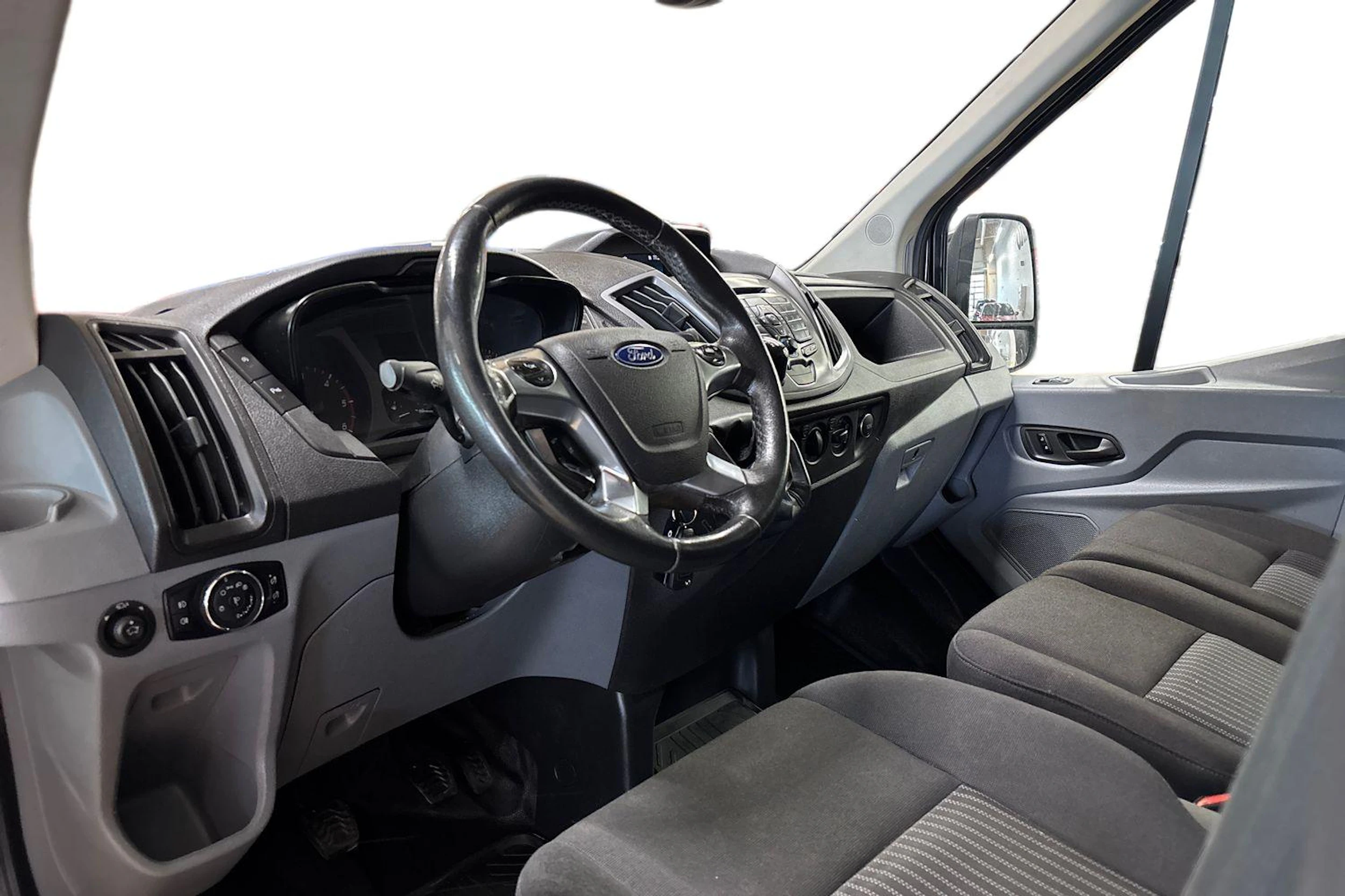 met. harmaa Ford Transit 2017 kuva 3.