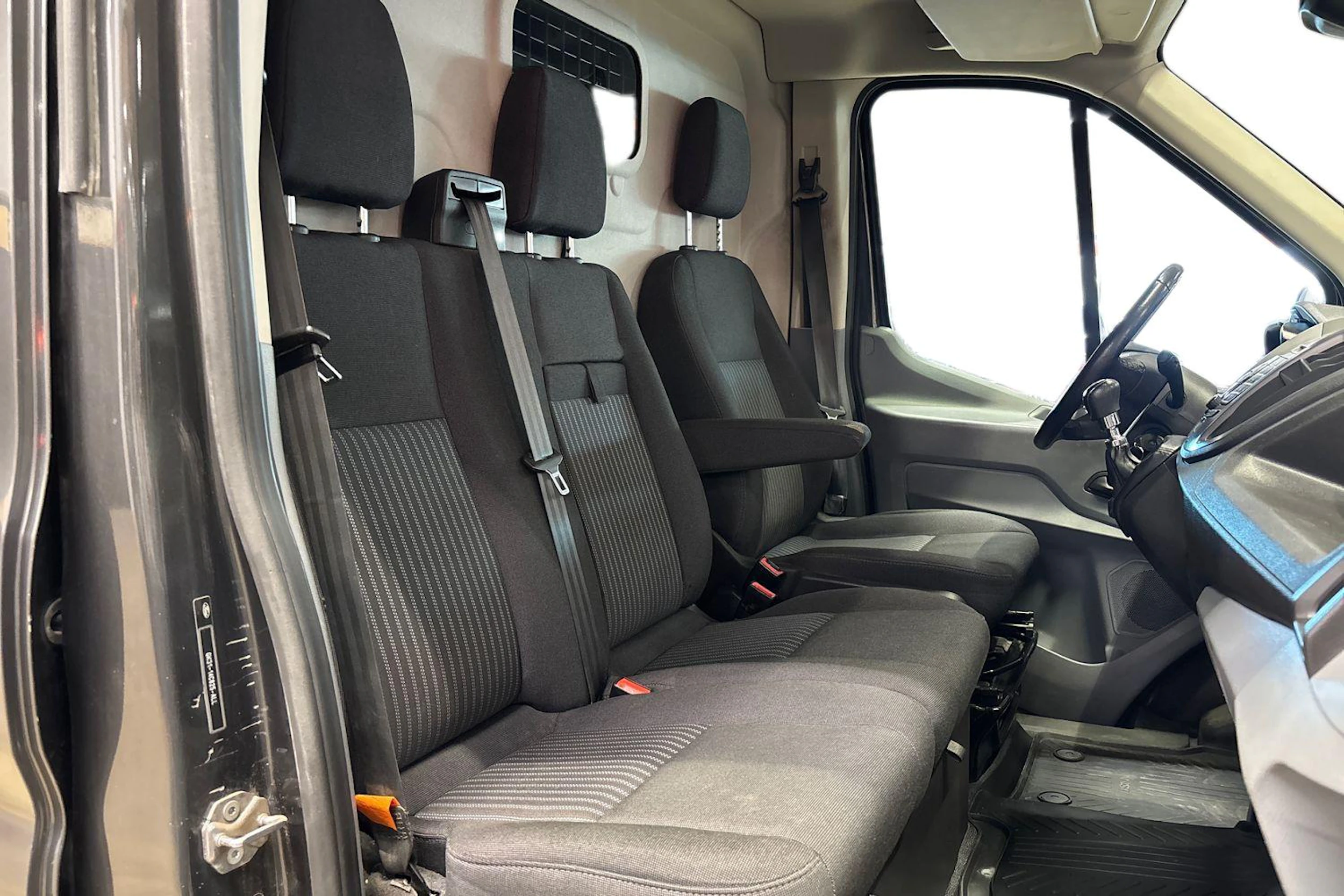met. harmaa Ford Transit 2017 kuva 11.