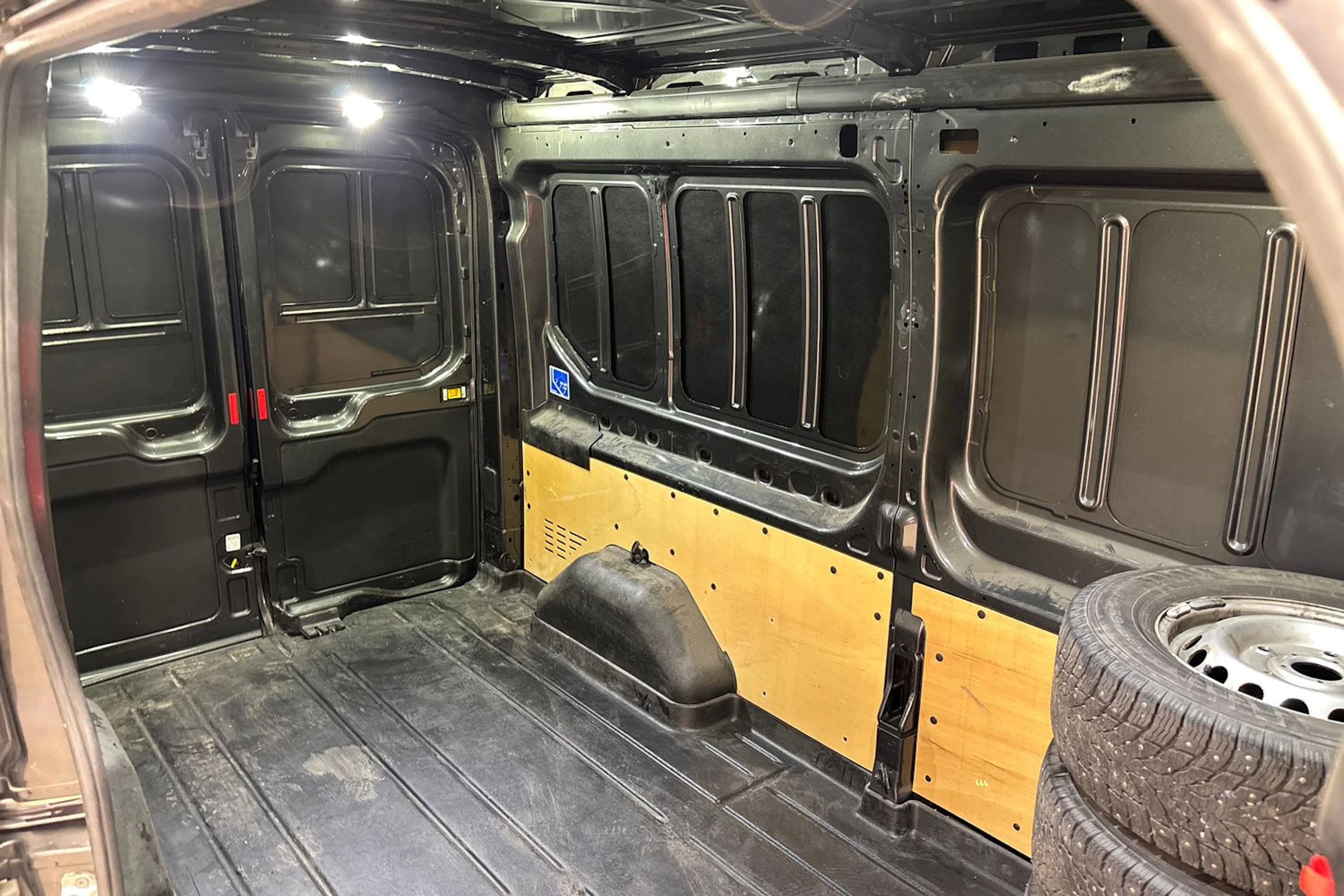 met. harmaa Ford Transit 2017 kuva 23.