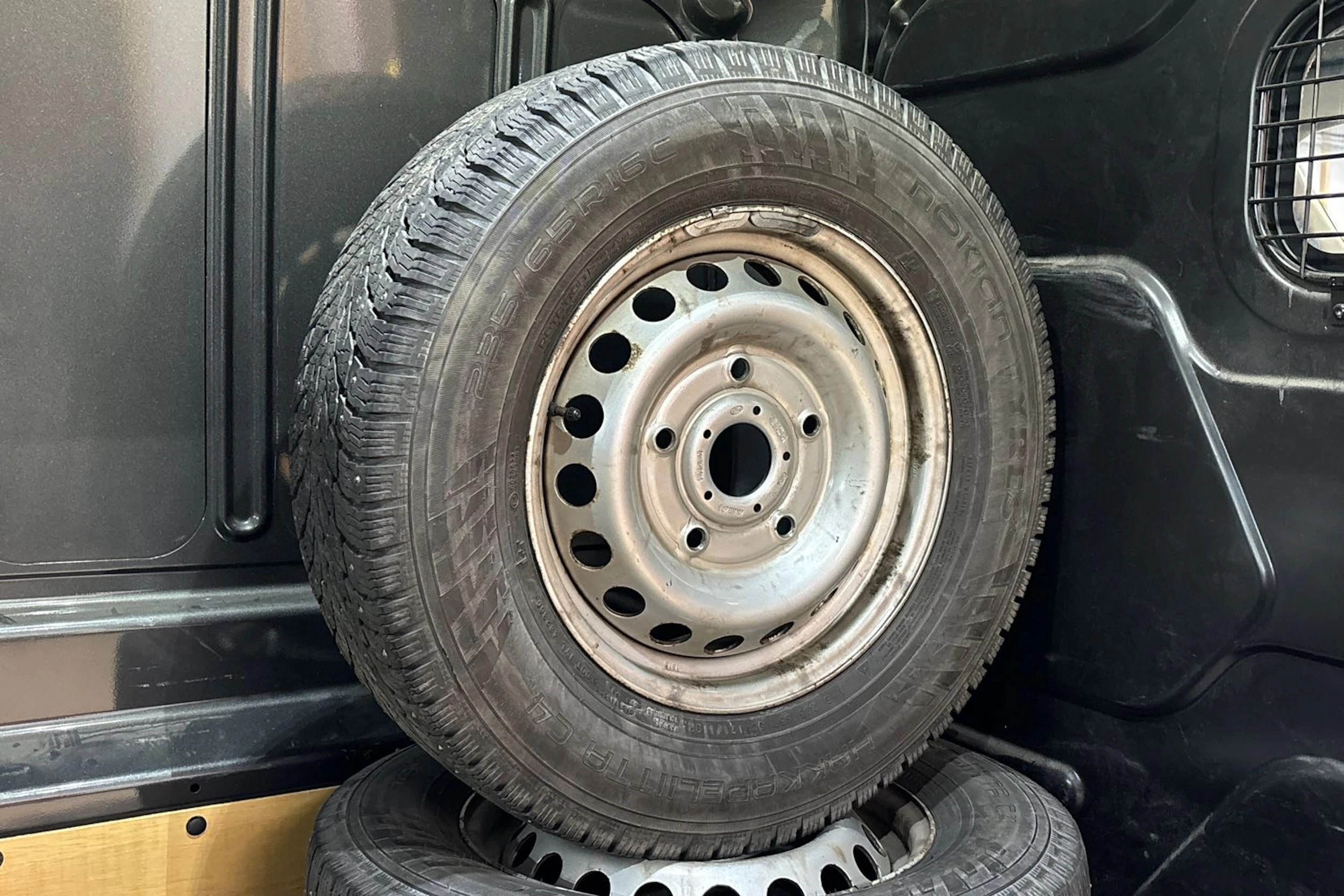 met. harmaa Ford Transit 2017 kuva 27.