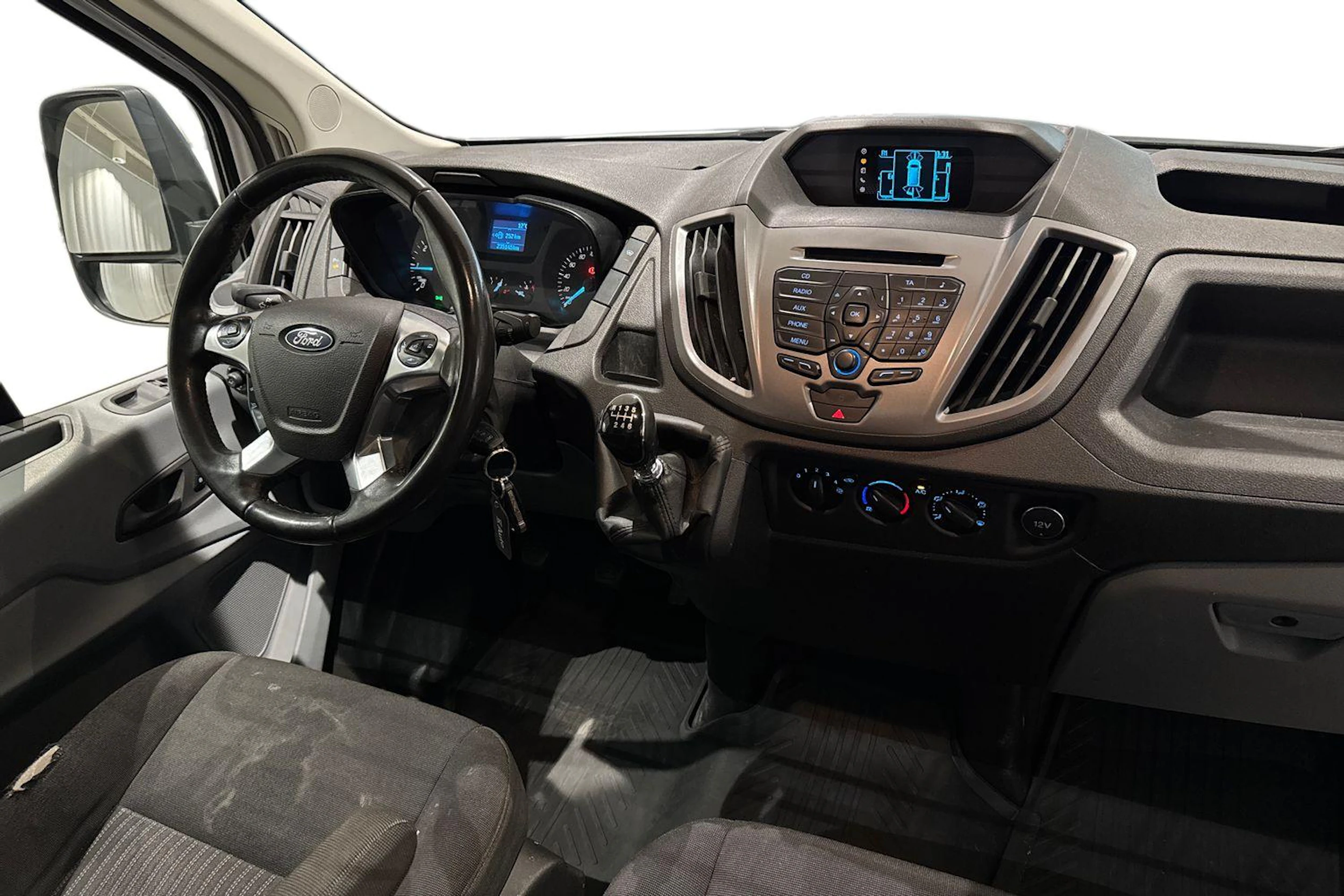 valkoinen Ford Transit 2017 kuva 9.