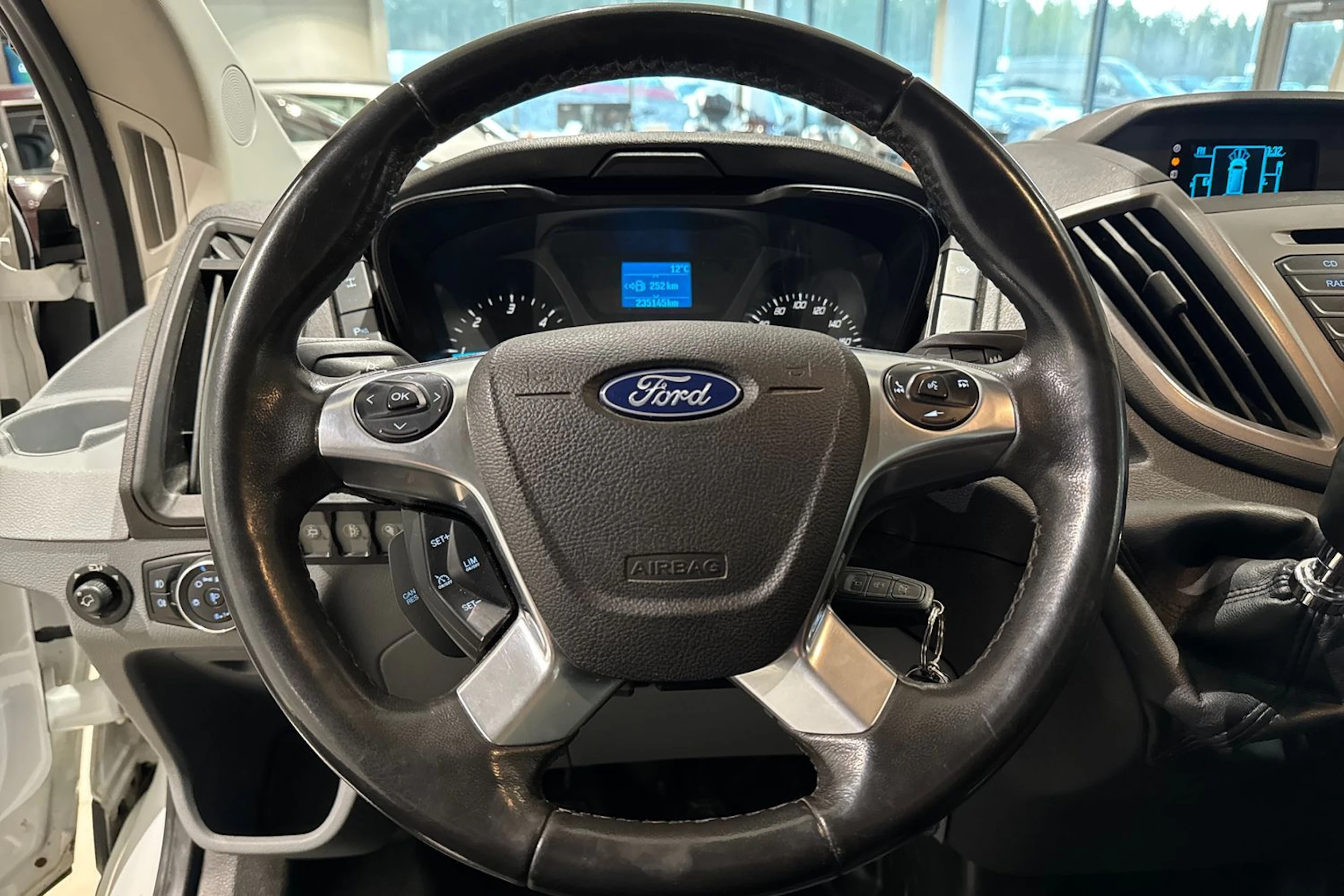 valkoinen Ford Transit 2017 kuva 17.