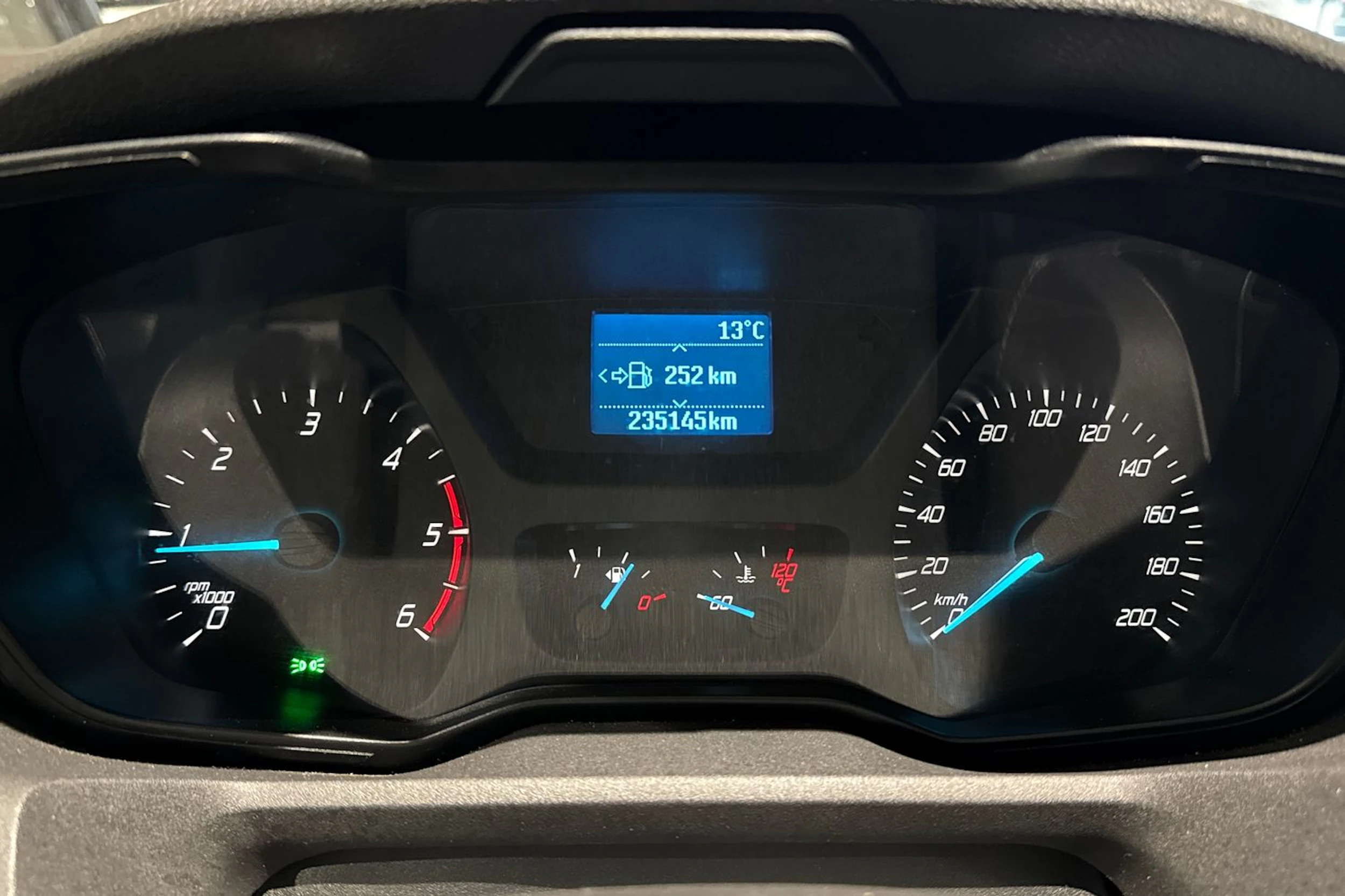 valkoinen Ford Transit 2017 kuva 18.