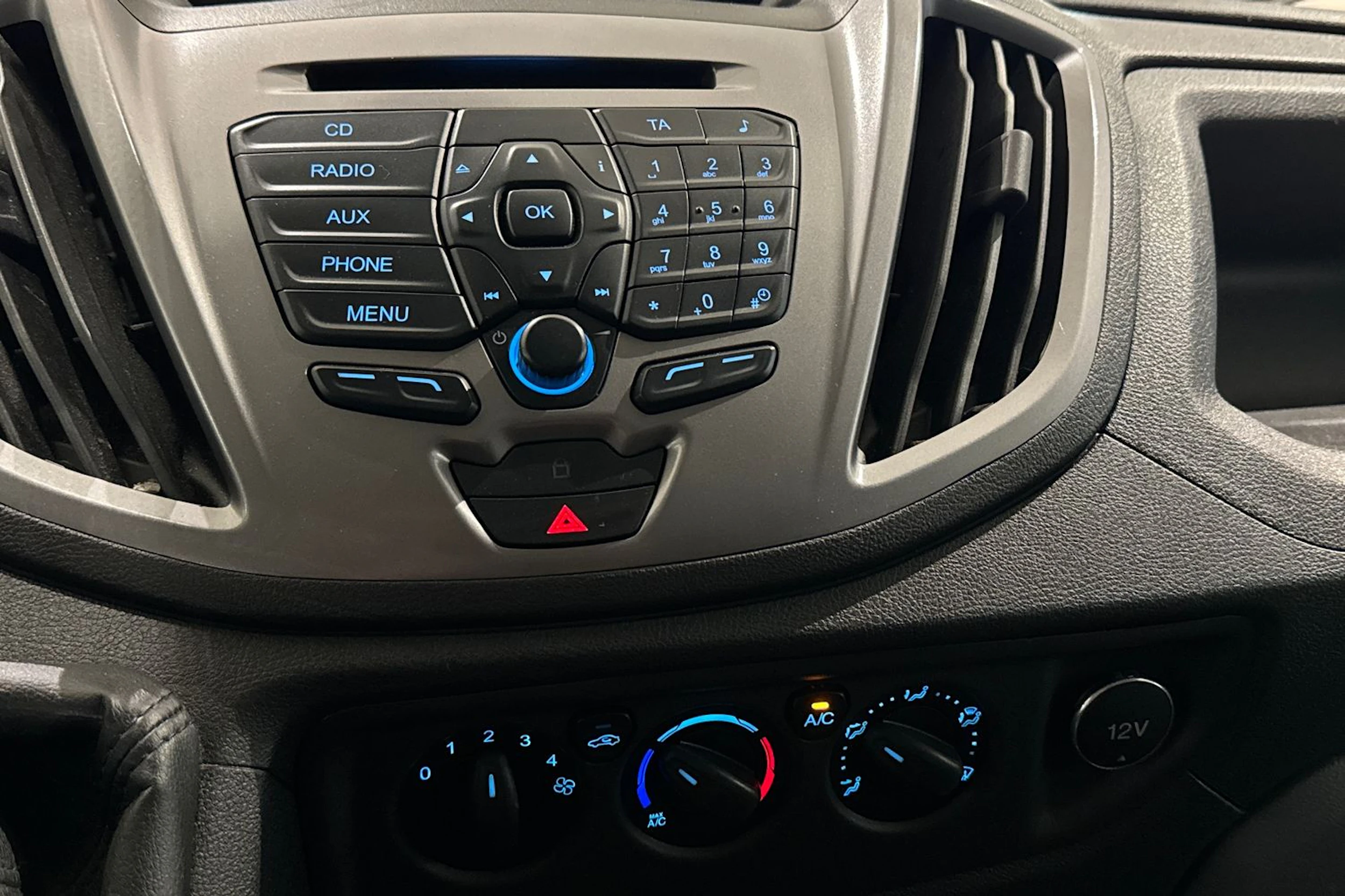 valkoinen Ford Transit 2017 kuva 23.