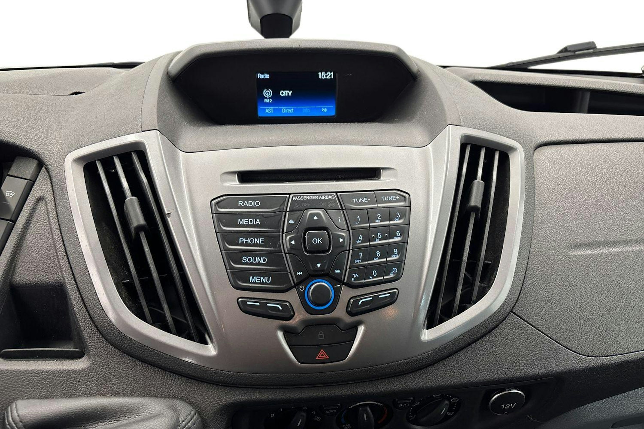 valkoinen Ford Transit 2017 kuva 9.