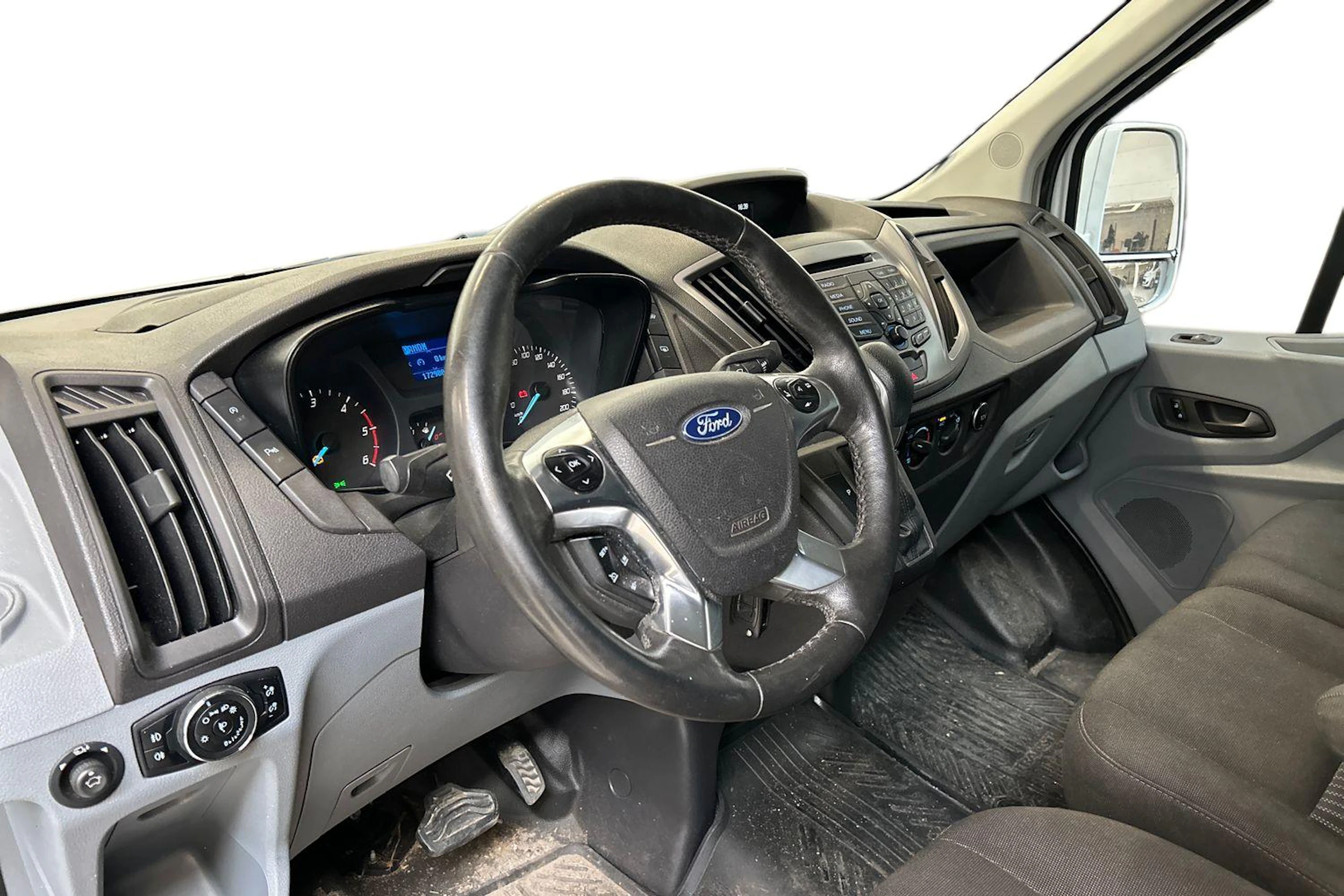 valkoinen Ford Transit 2017 kuva 3.