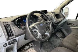 valkoinen Ford Transit 2017 kuva 3.