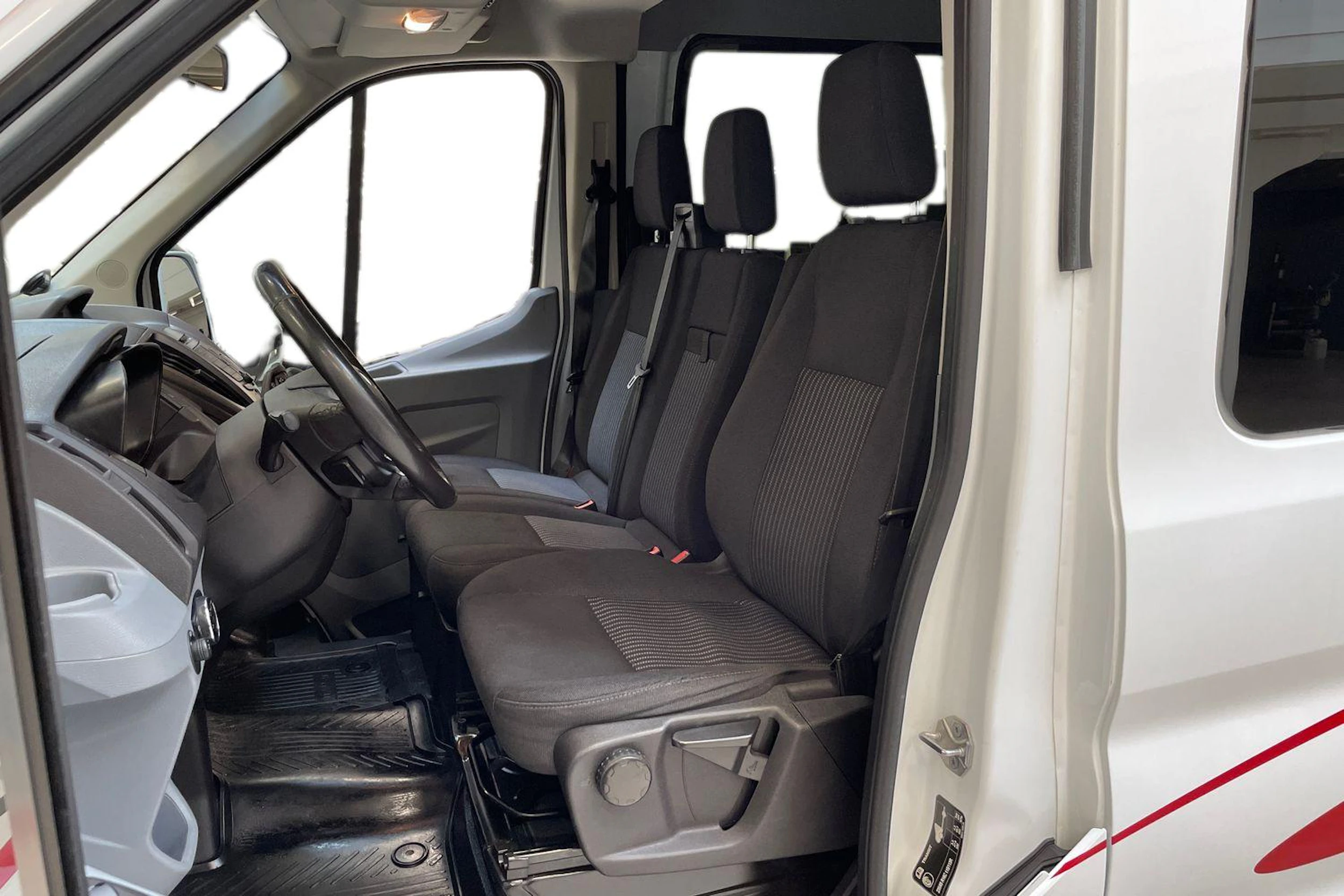 valkoinen Ford Transit 2017 kuva 8.