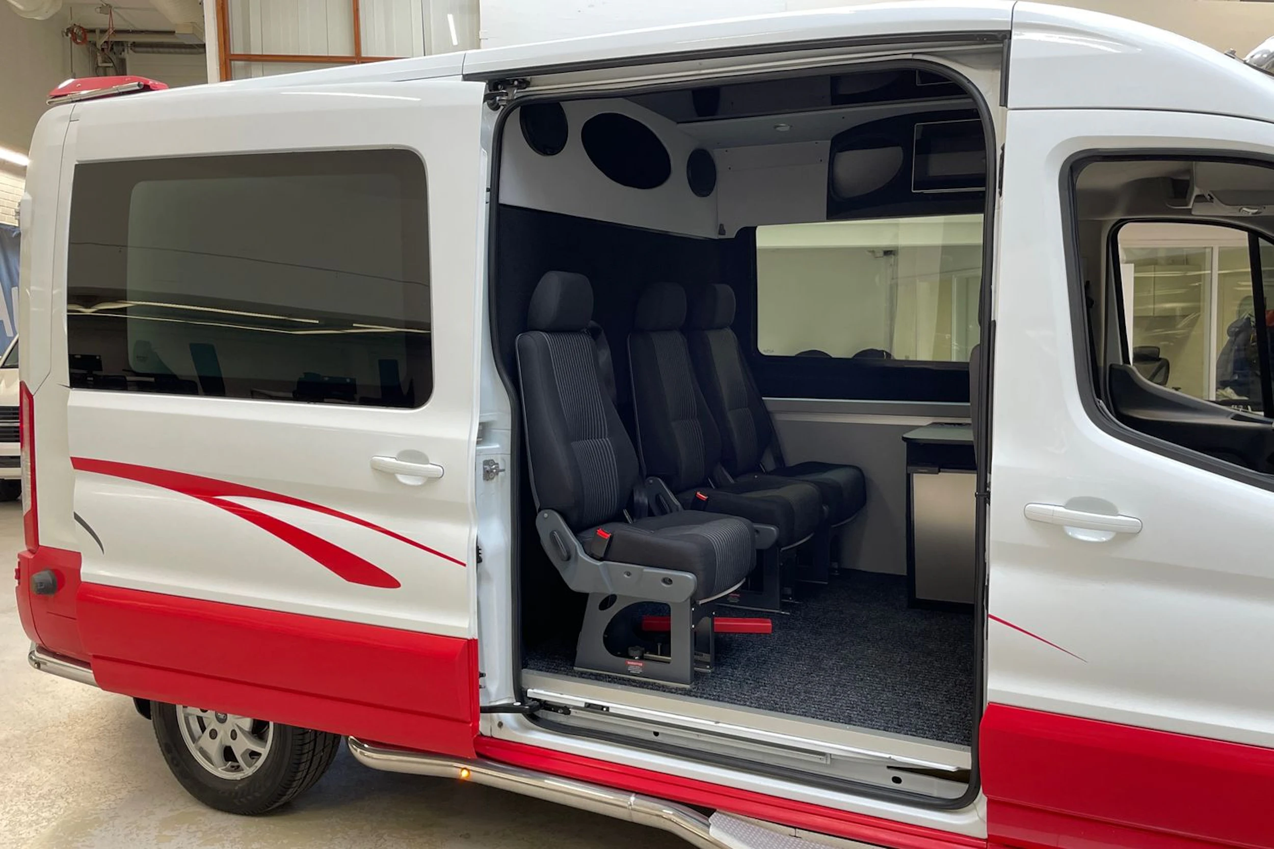 valkoinen Ford Transit 2017 kuva 12.