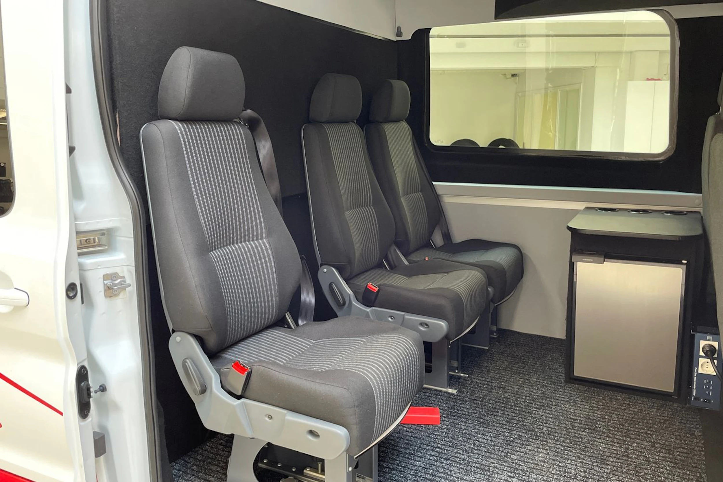 valkoinen Ford Transit 2017 kuva 14.