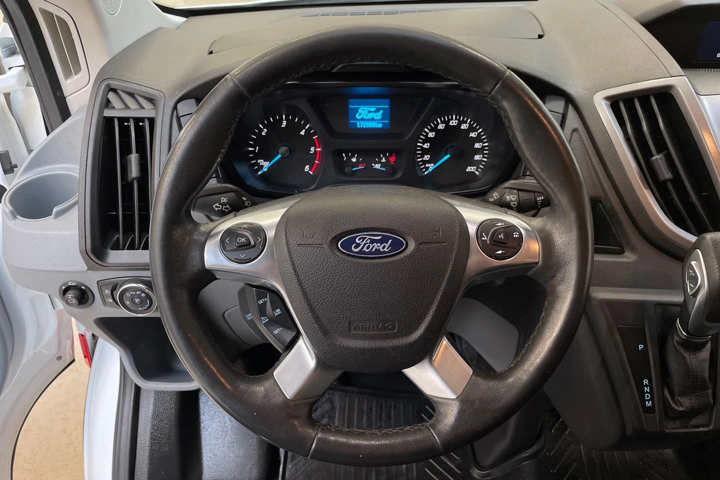 valkoinen Ford Transit 2017 kuva 22.