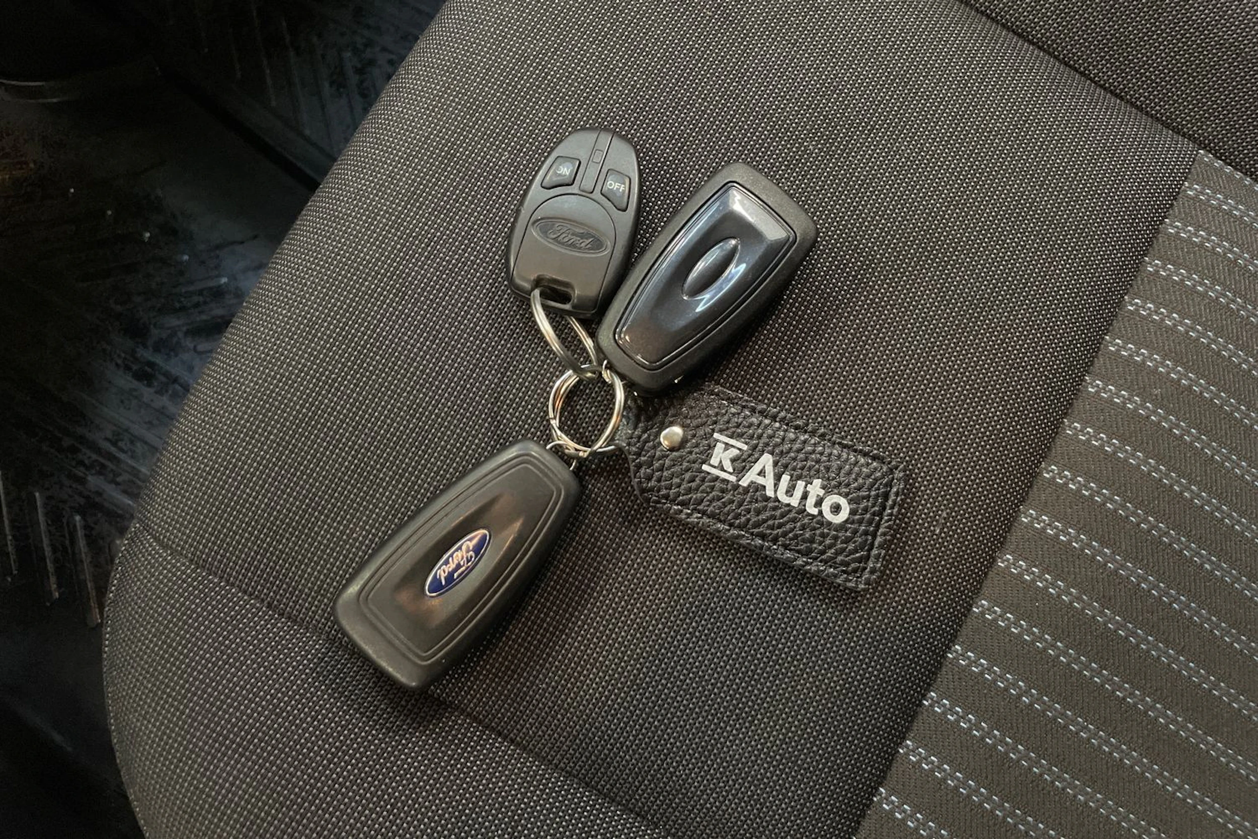 valkoinen Ford Transit 2017 kuva 39.