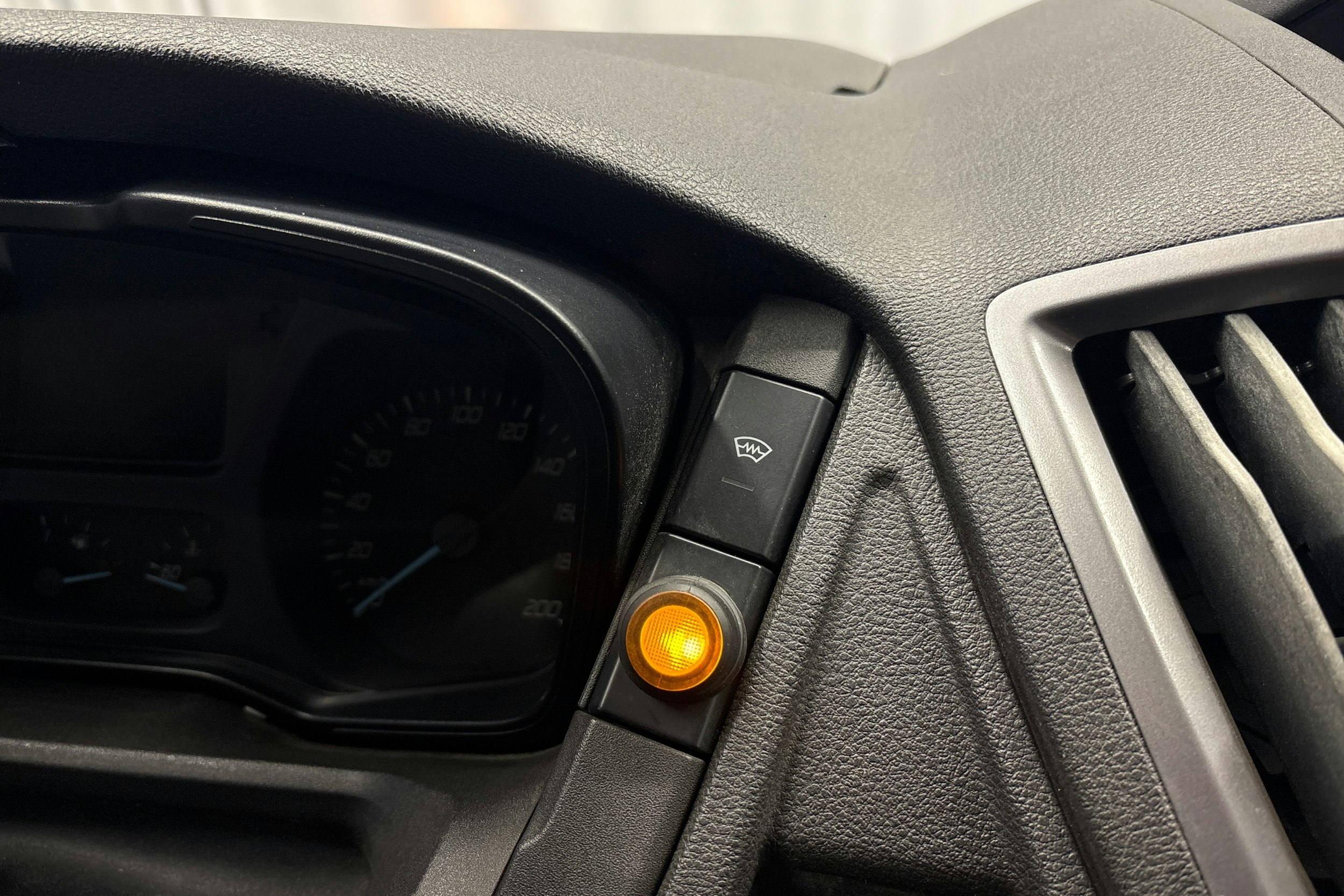 valkoinen Ford Transit 2017 kuva 14.