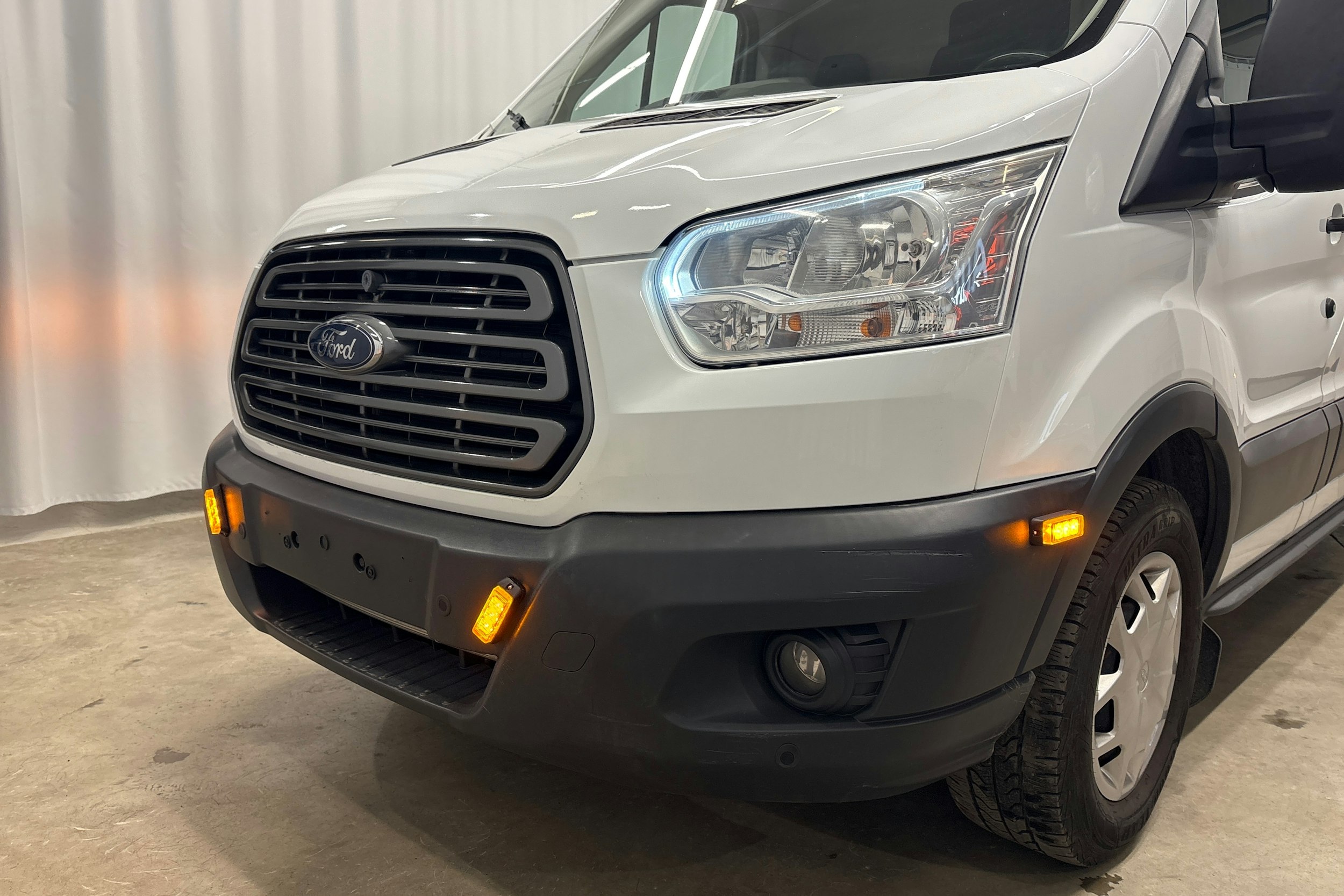 valkoinen Ford Transit 2017 kuva 15.