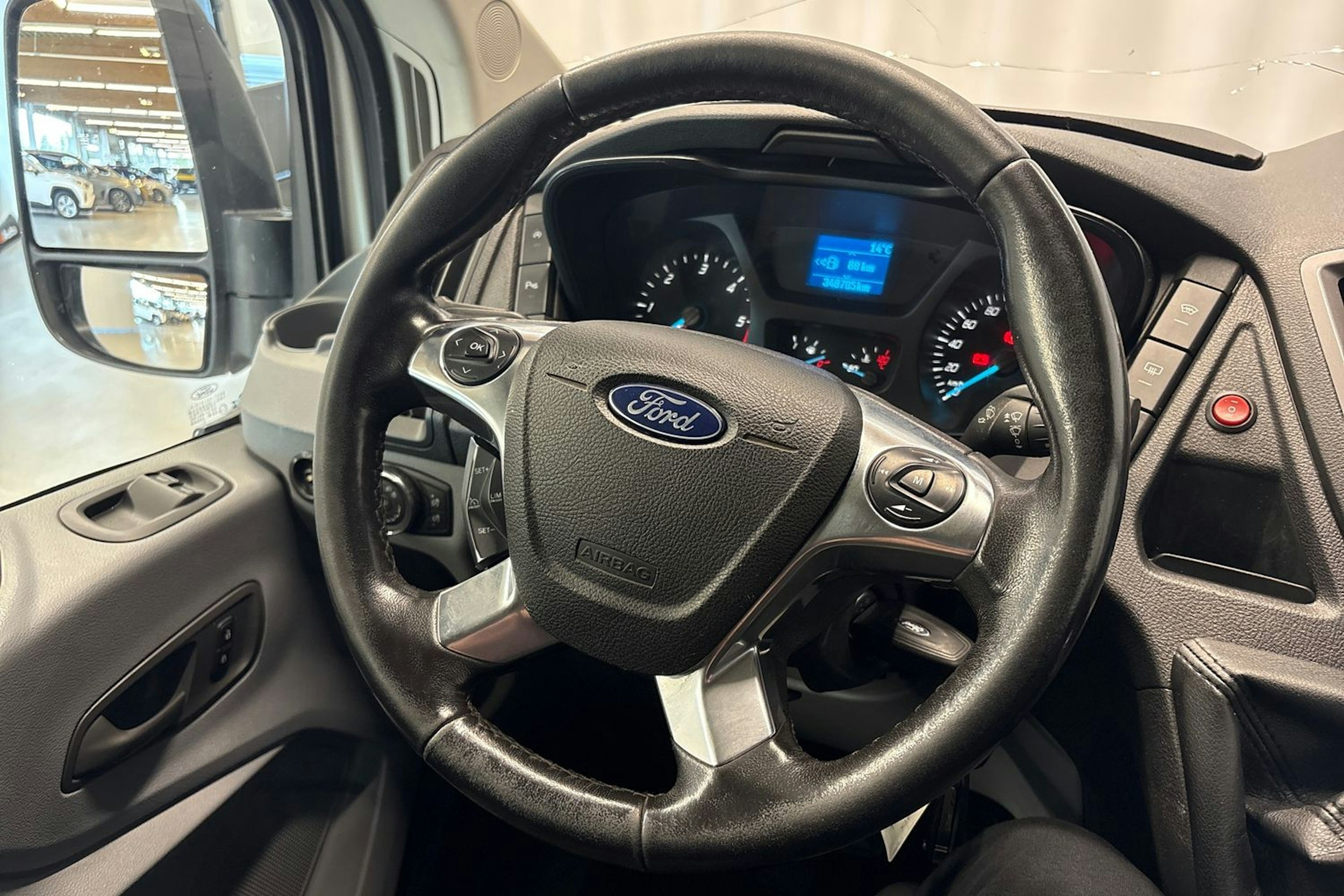 valkoinen Ford Transit 2017 kuva 11.