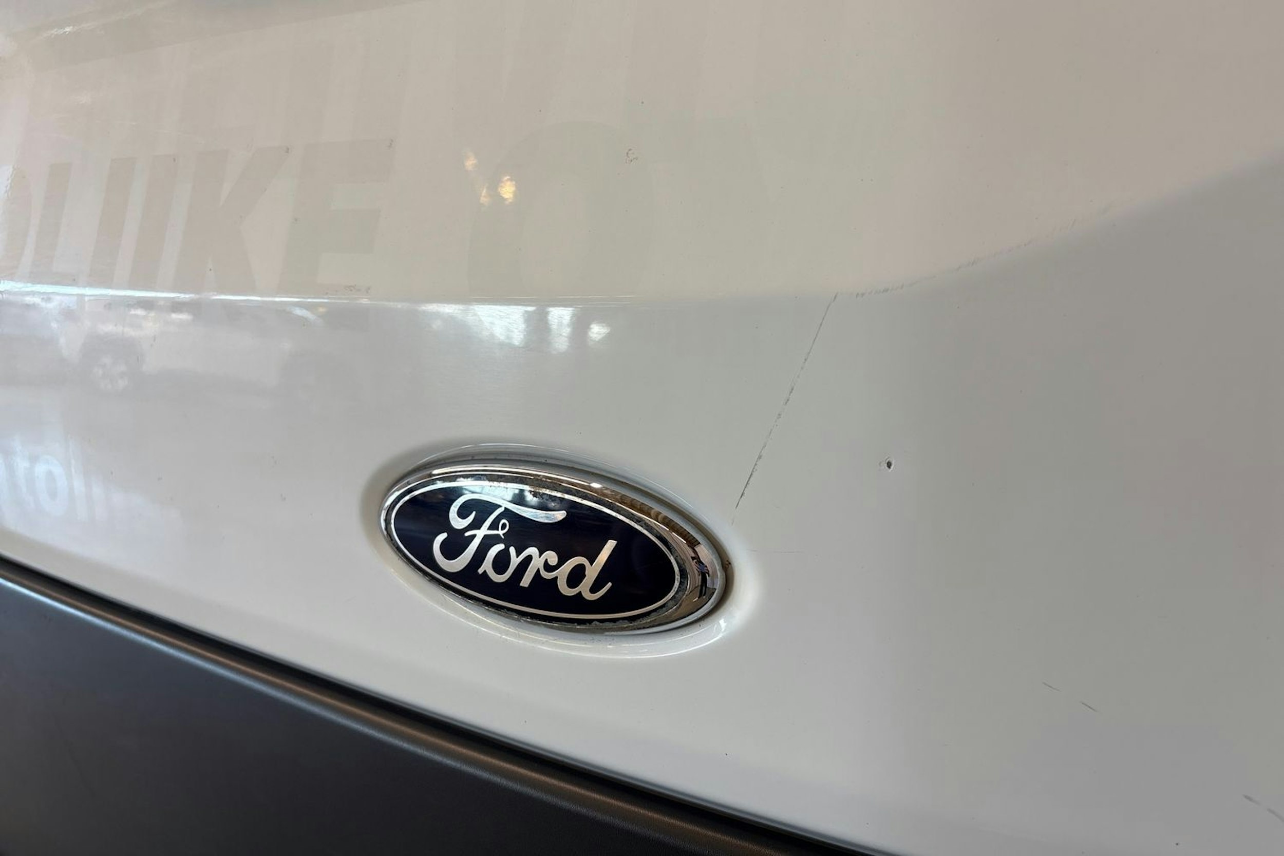 valkoinen Ford Transit 2017 kuva 29.
