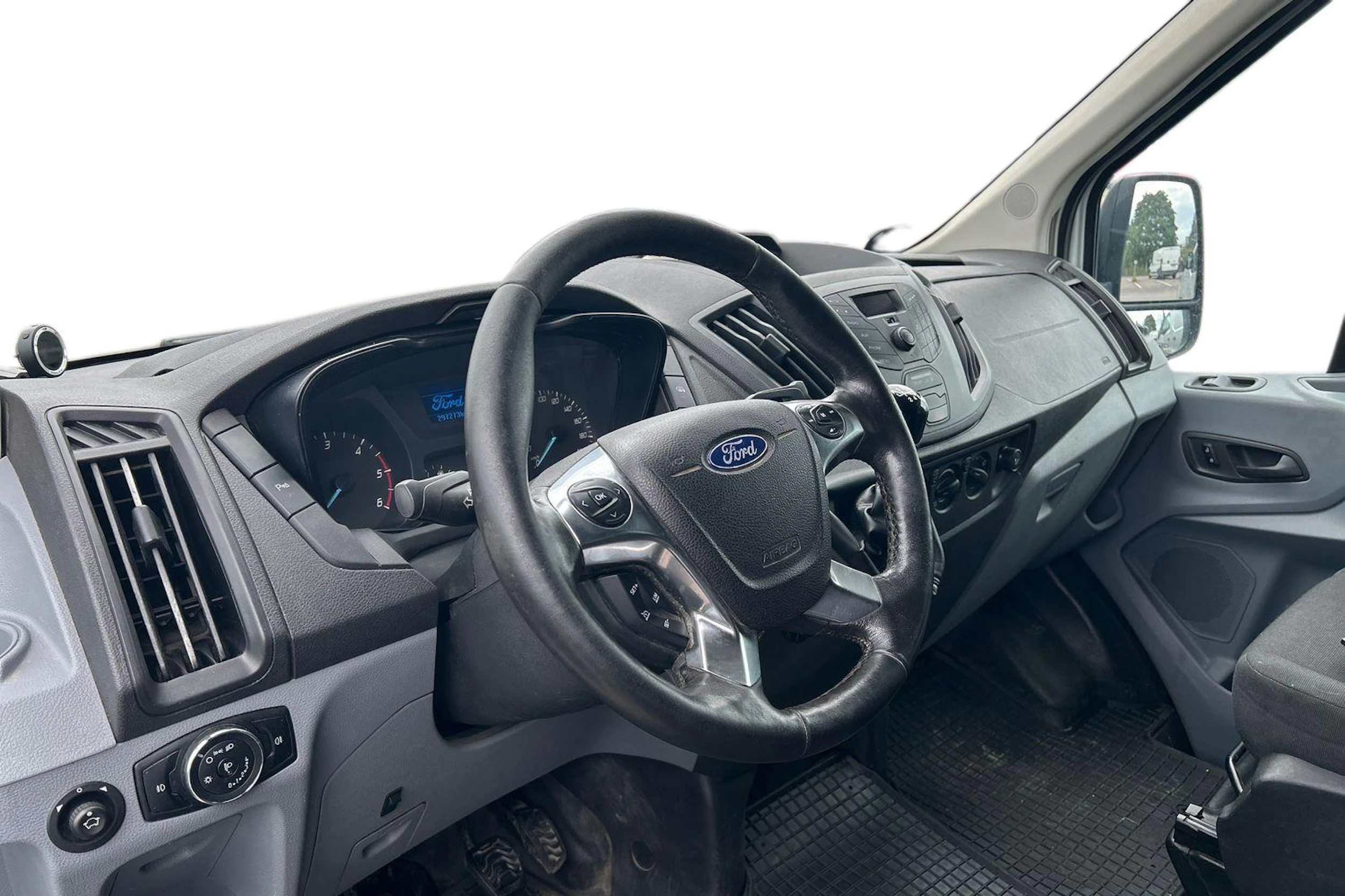 valkoinen Ford Transit 2017 kuva 3.
