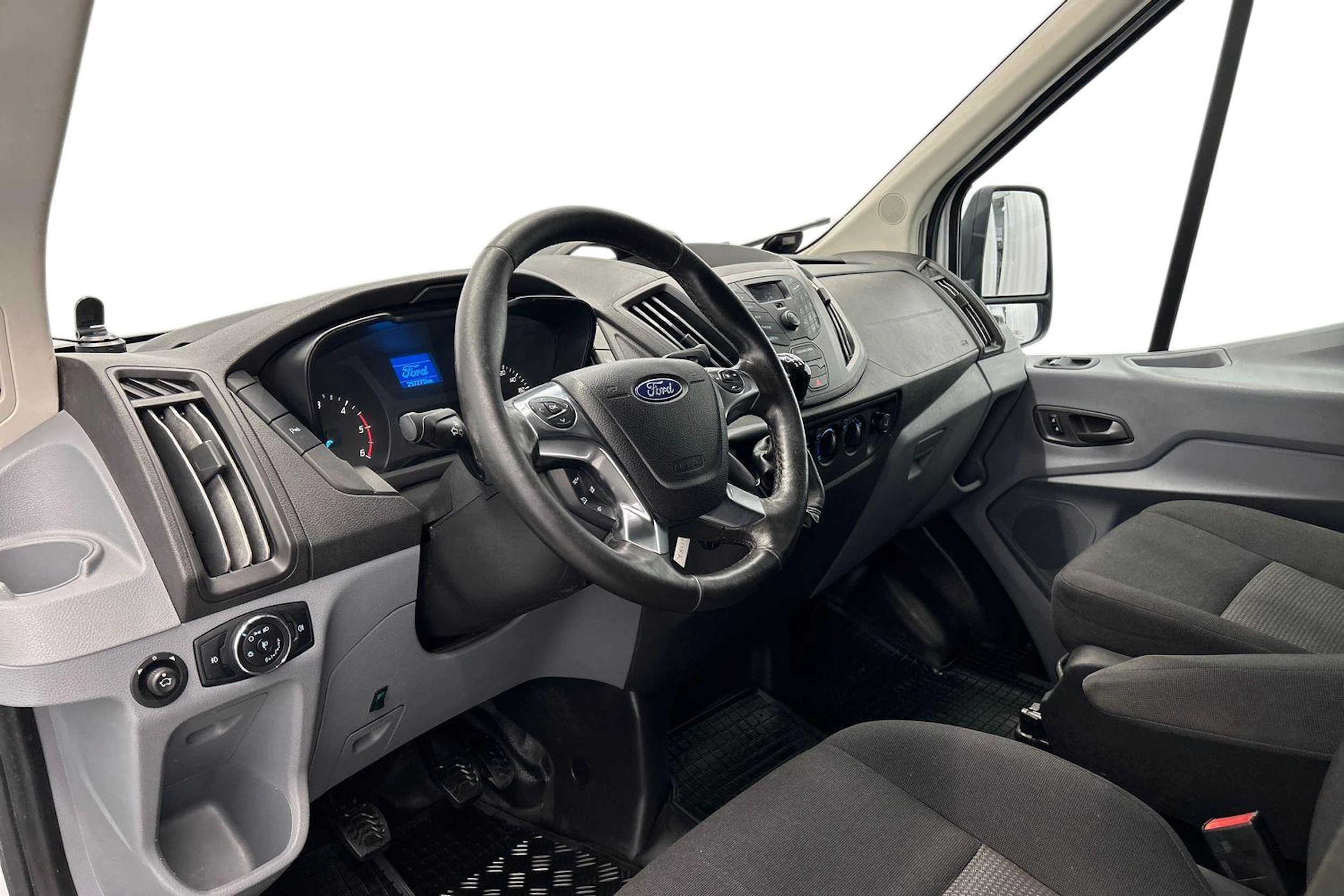 valkoinen Ford Transit 2017 kuva 6.