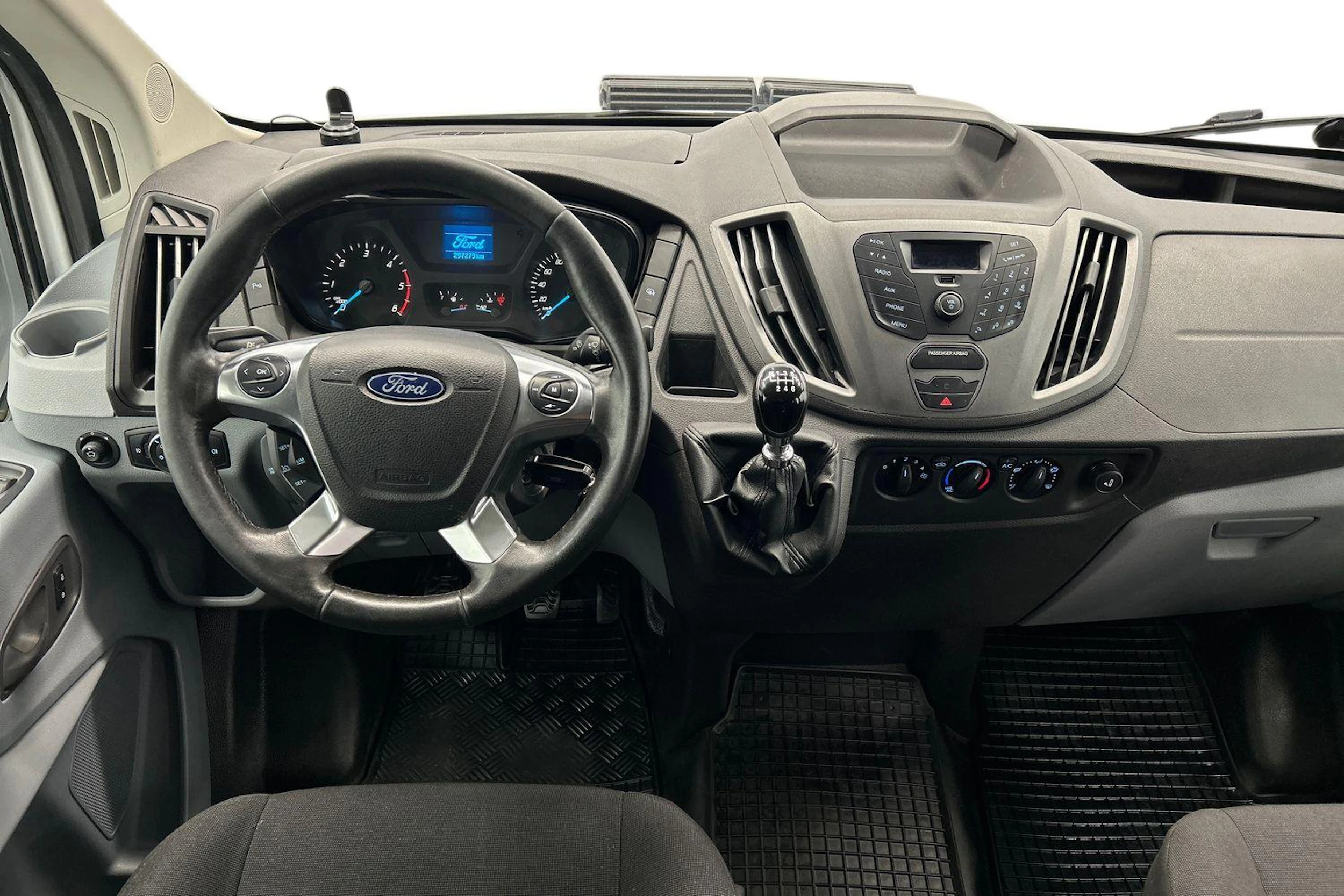 valkoinen Ford Transit 2017 kuva 7.