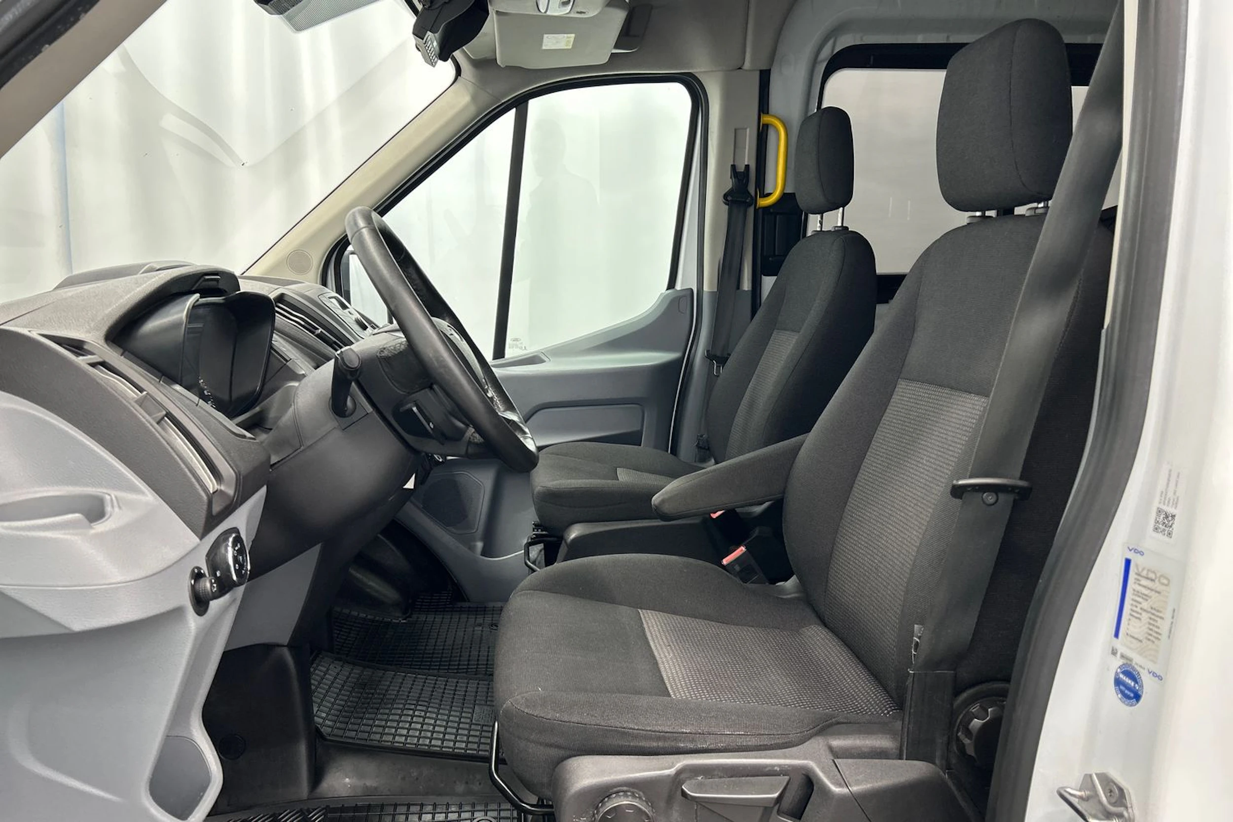 valkoinen Ford Transit 2017 kuva 10.
