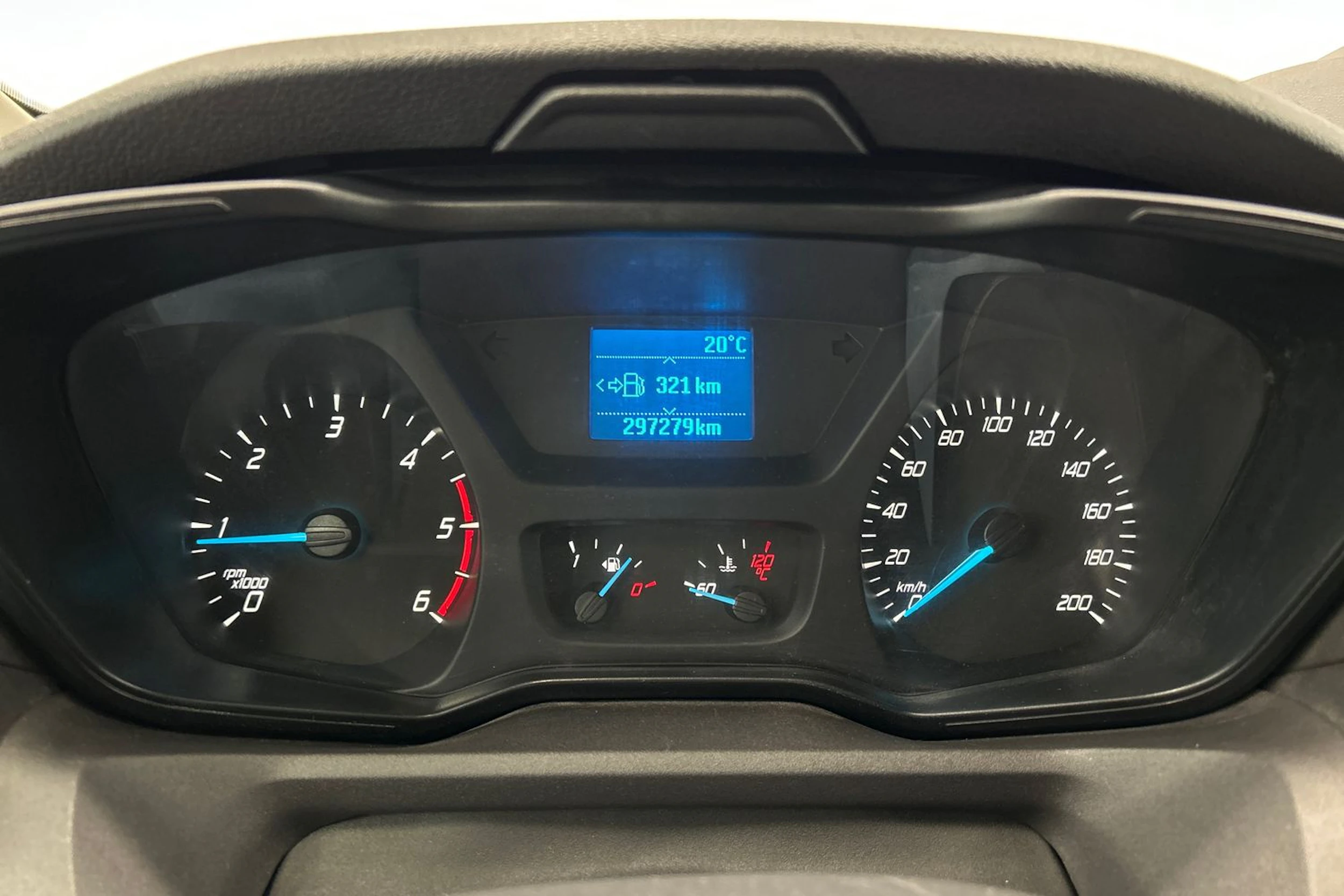 valkoinen Ford Transit 2017 kuva 11.