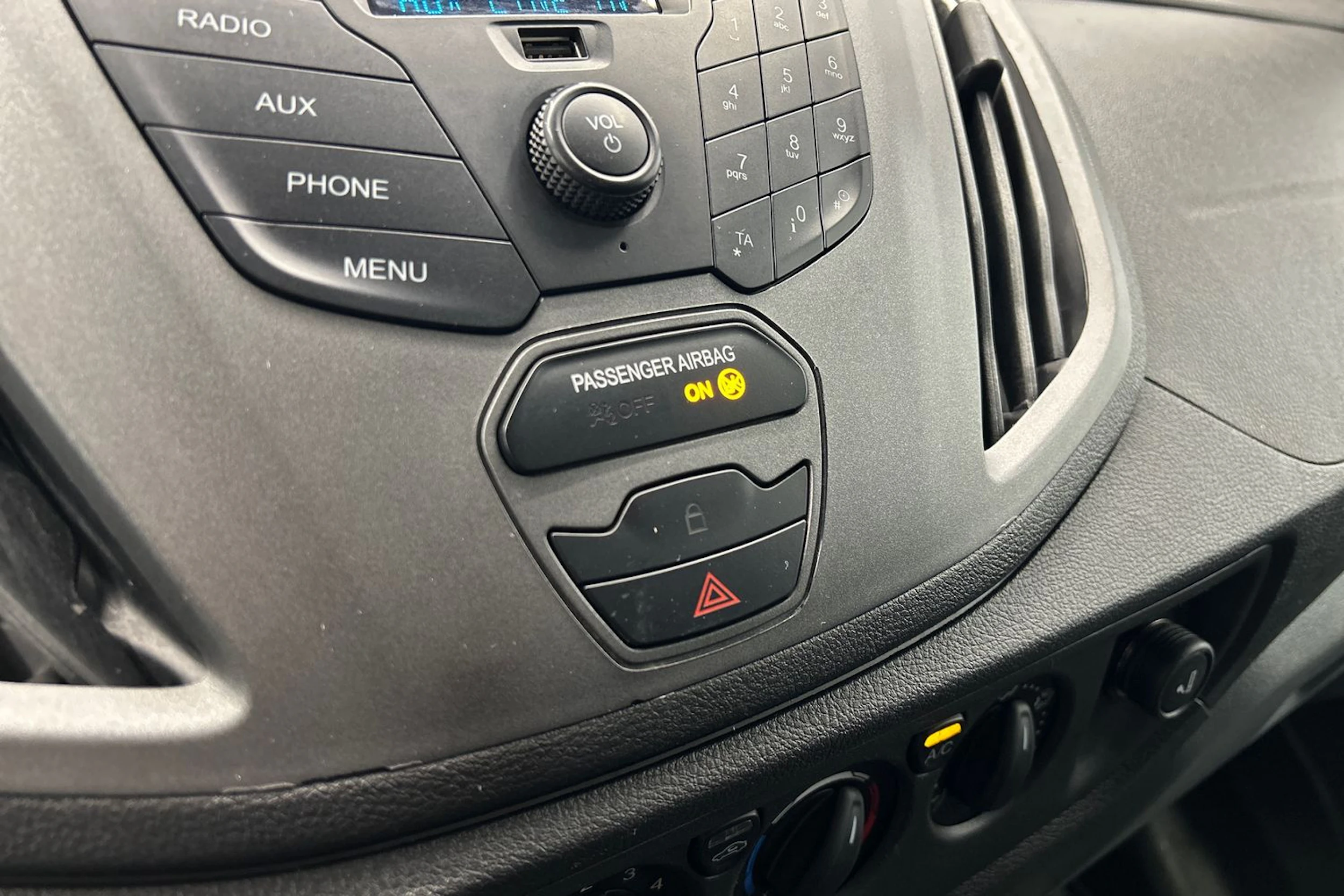 valkoinen Ford Transit 2017 kuva 15.