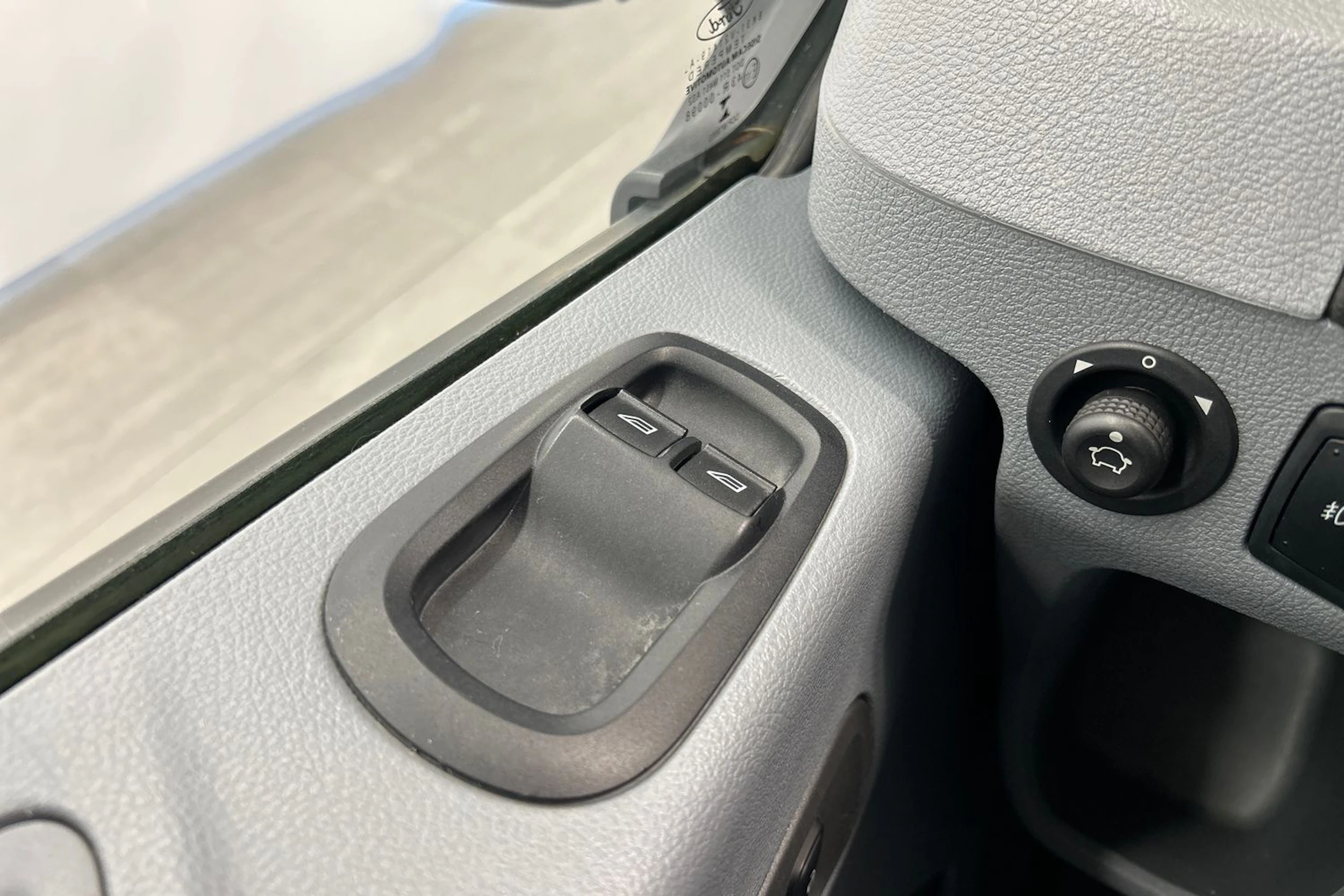 valkoinen Ford Transit 2017 kuva 18.