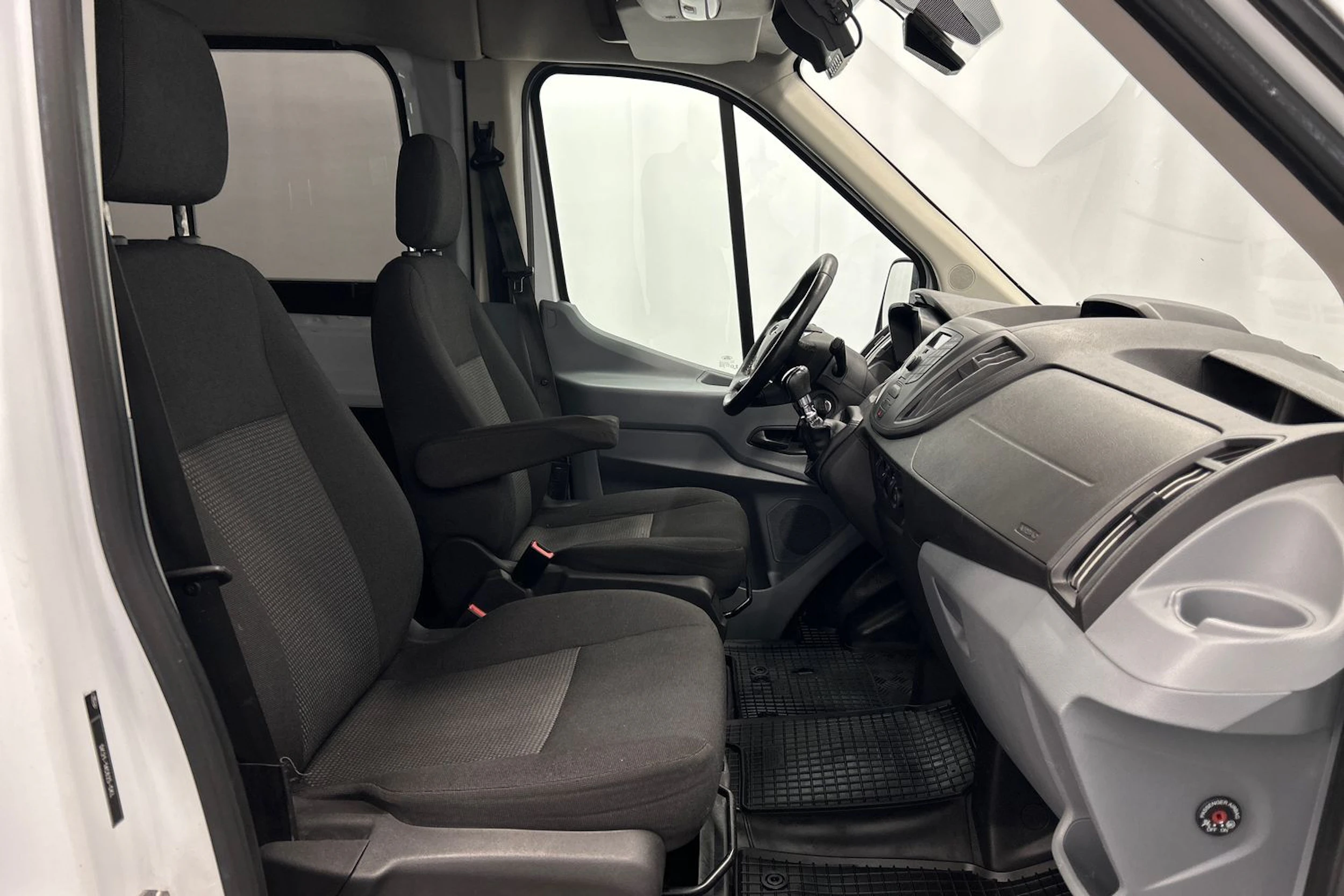 valkoinen Ford Transit 2017 kuva 19.
