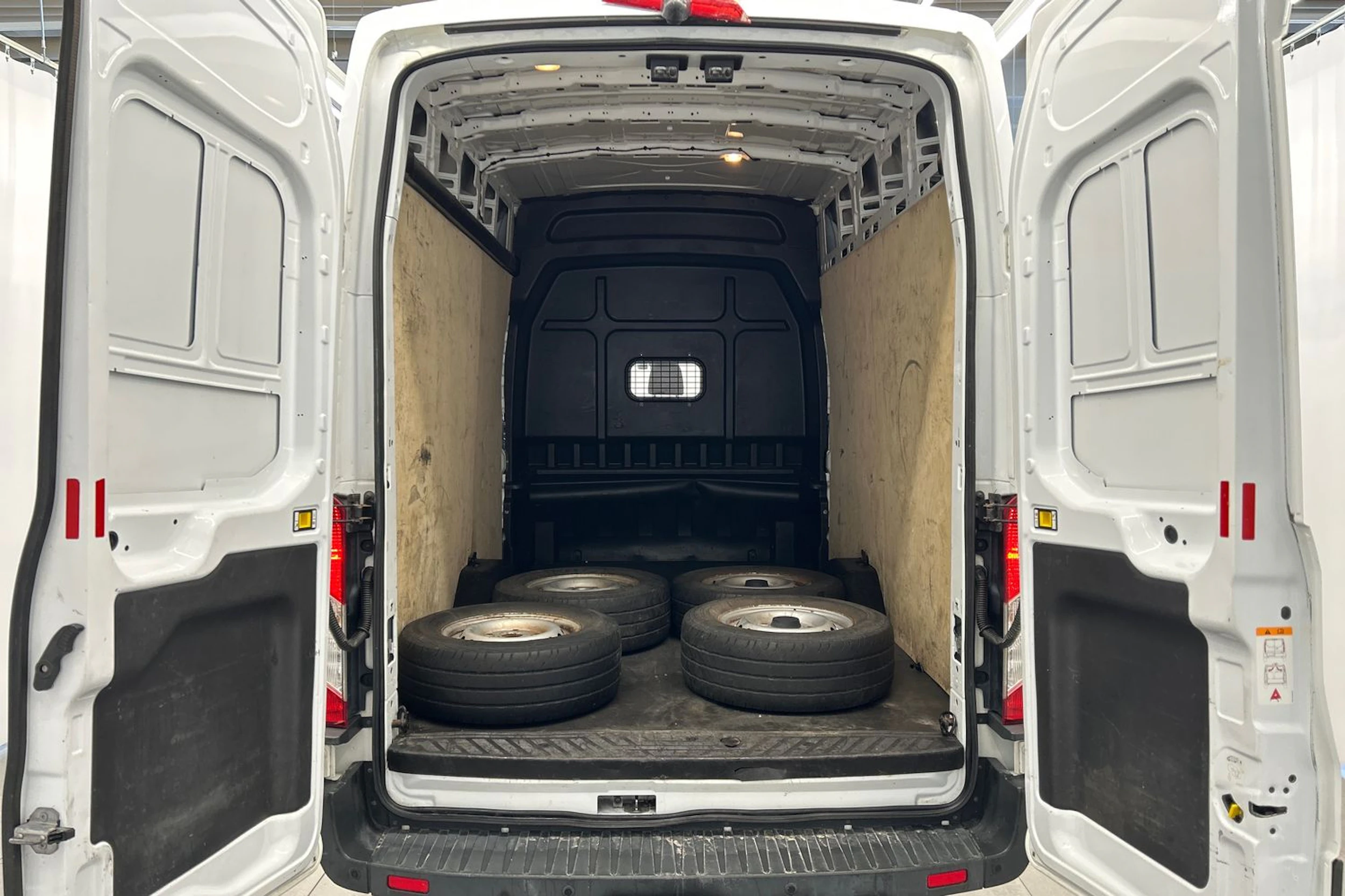 valkoinen Ford Transit 2017 kuva 21.