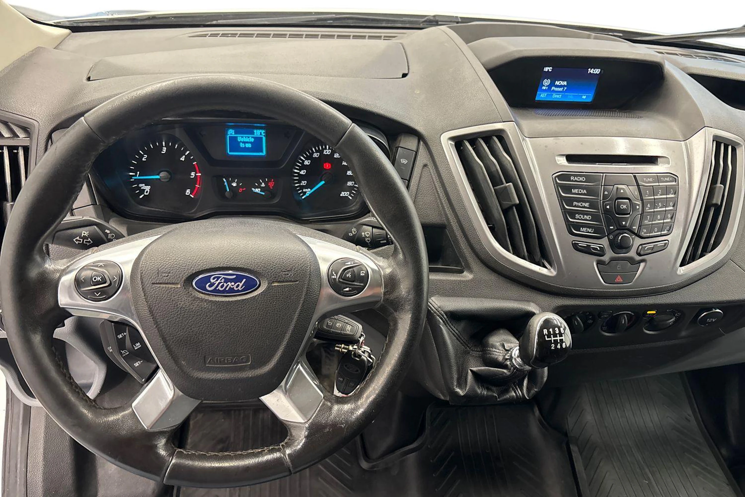 valkoinen Ford Transit 2017 kuva 7.