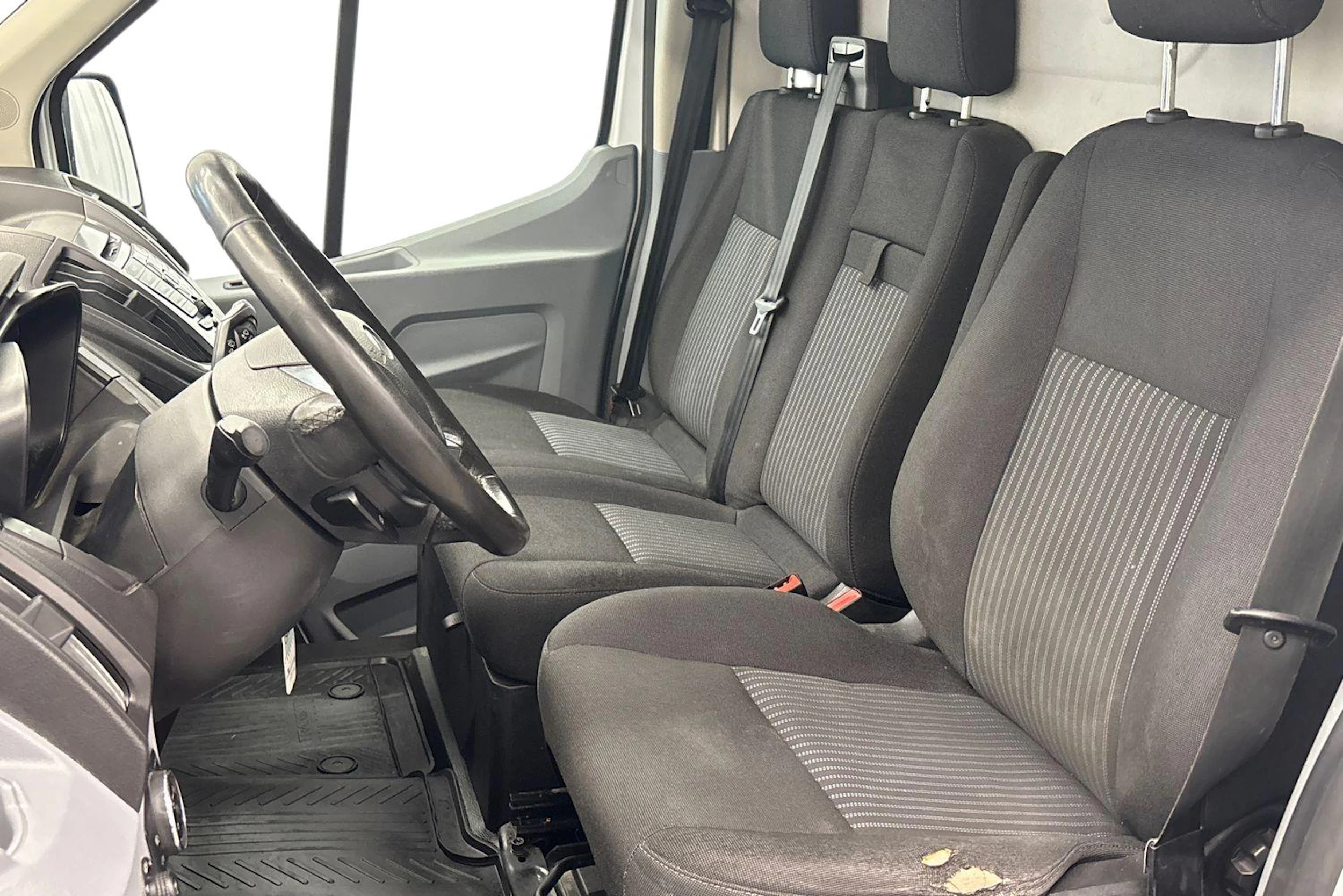 valkoinen Ford Transit 2017 kuva 8.