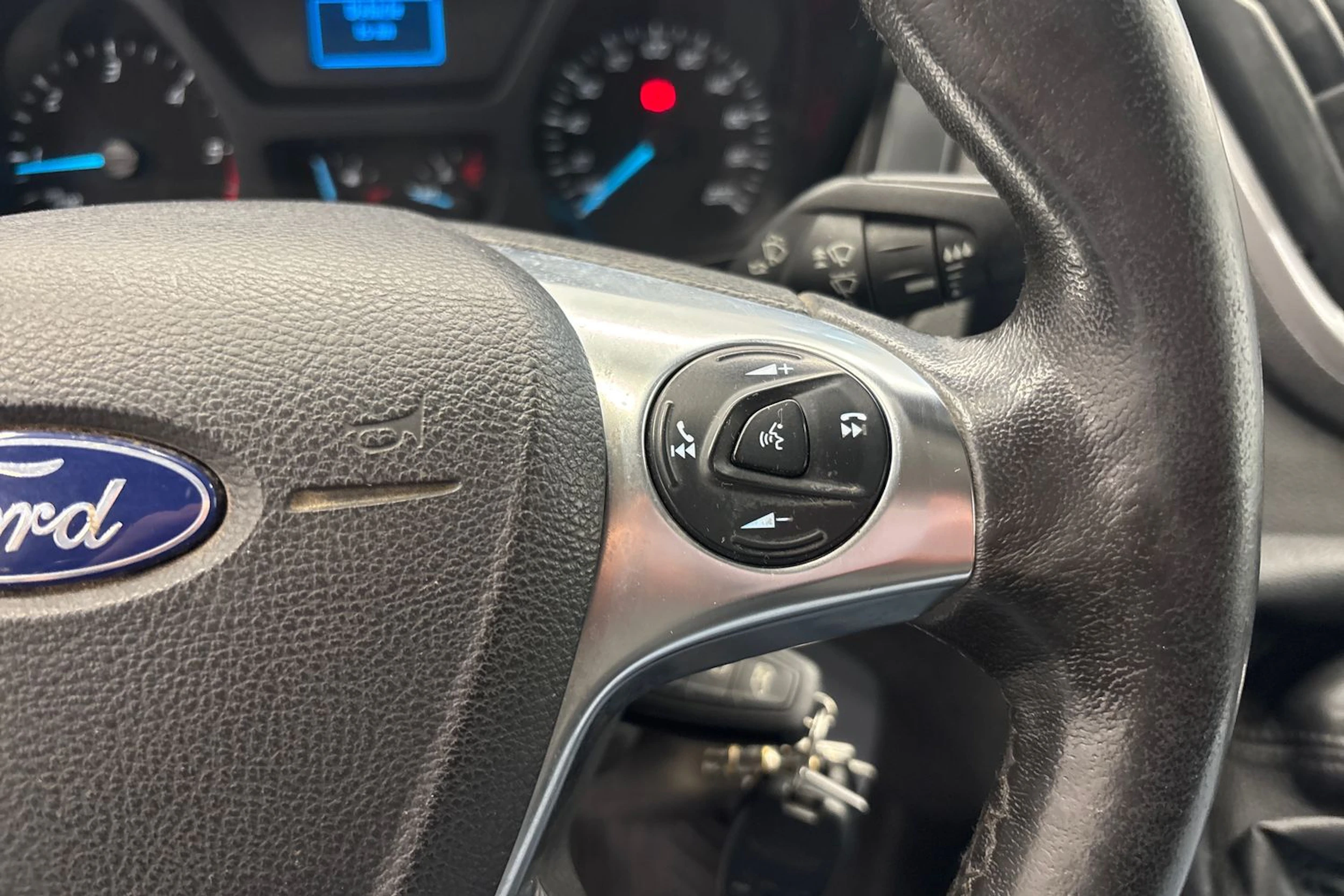 valkoinen Ford Transit 2017 kuva 17.