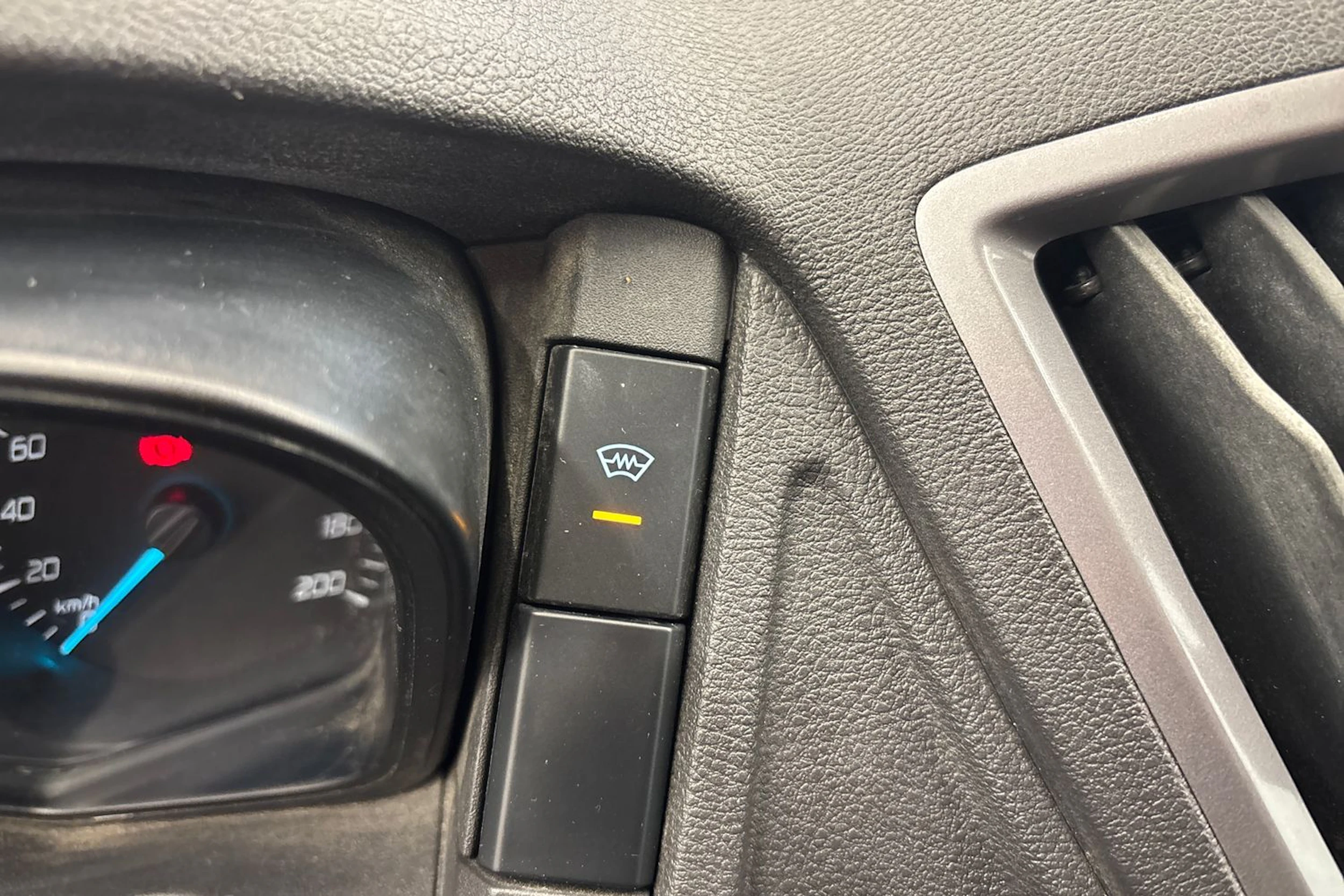 valkoinen Ford Transit 2017 kuva 19.