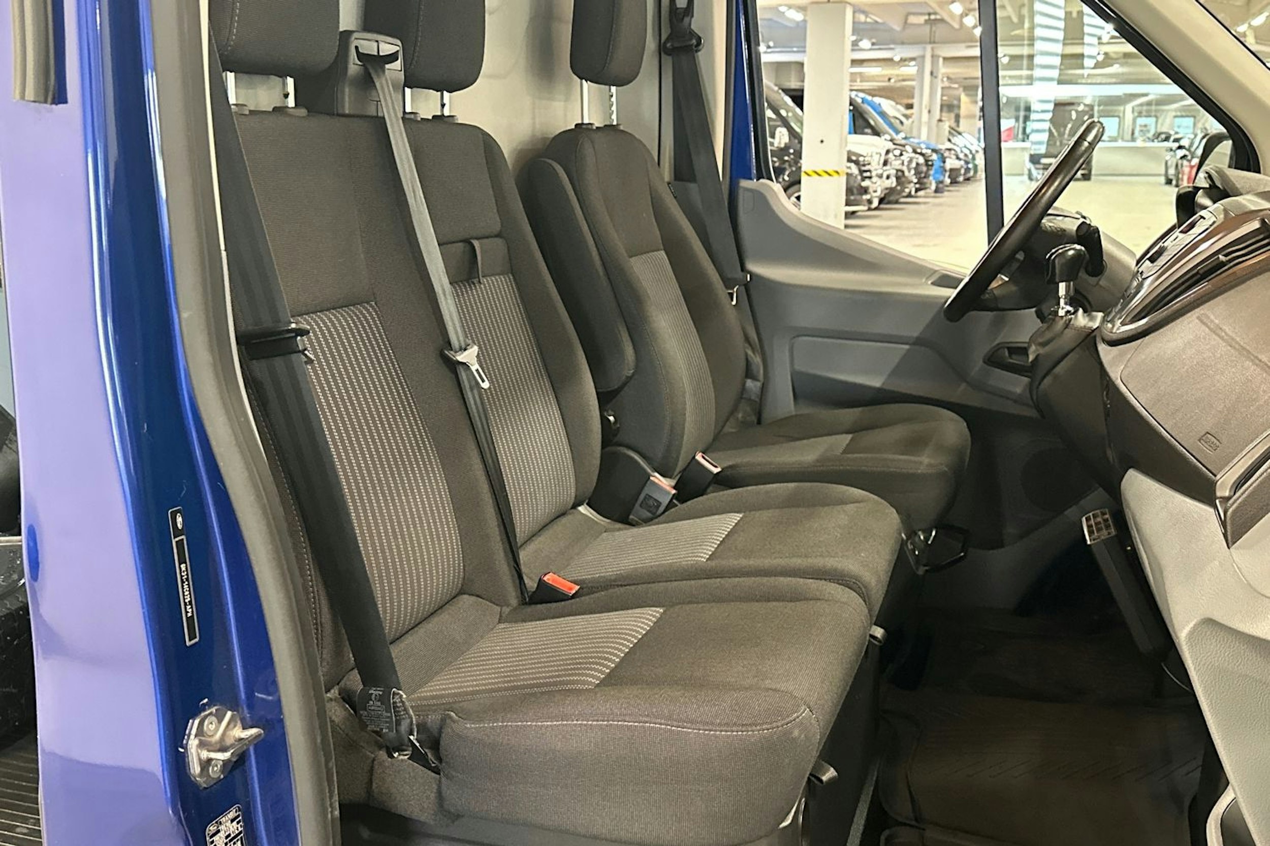 sininen Ford Transit 2017 kuva 13.