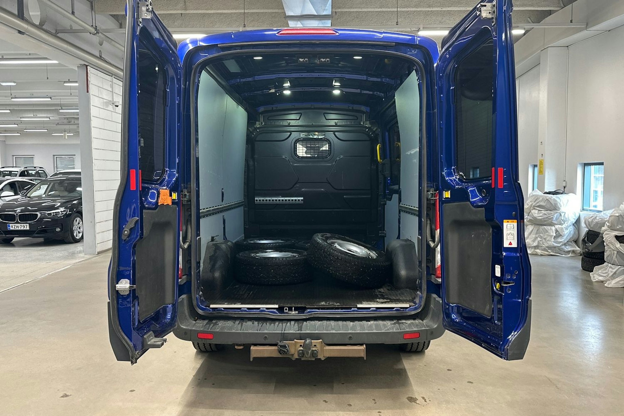 sininen Ford Transit 2017 kuva 16.