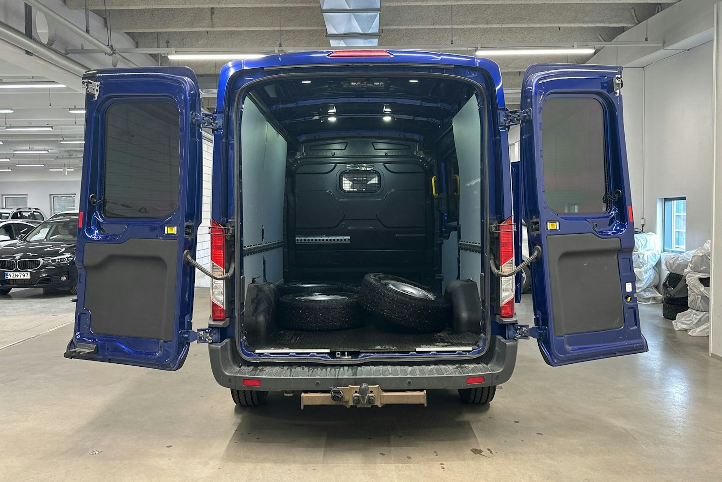 sininen Ford Transit 2017 kuva 17.