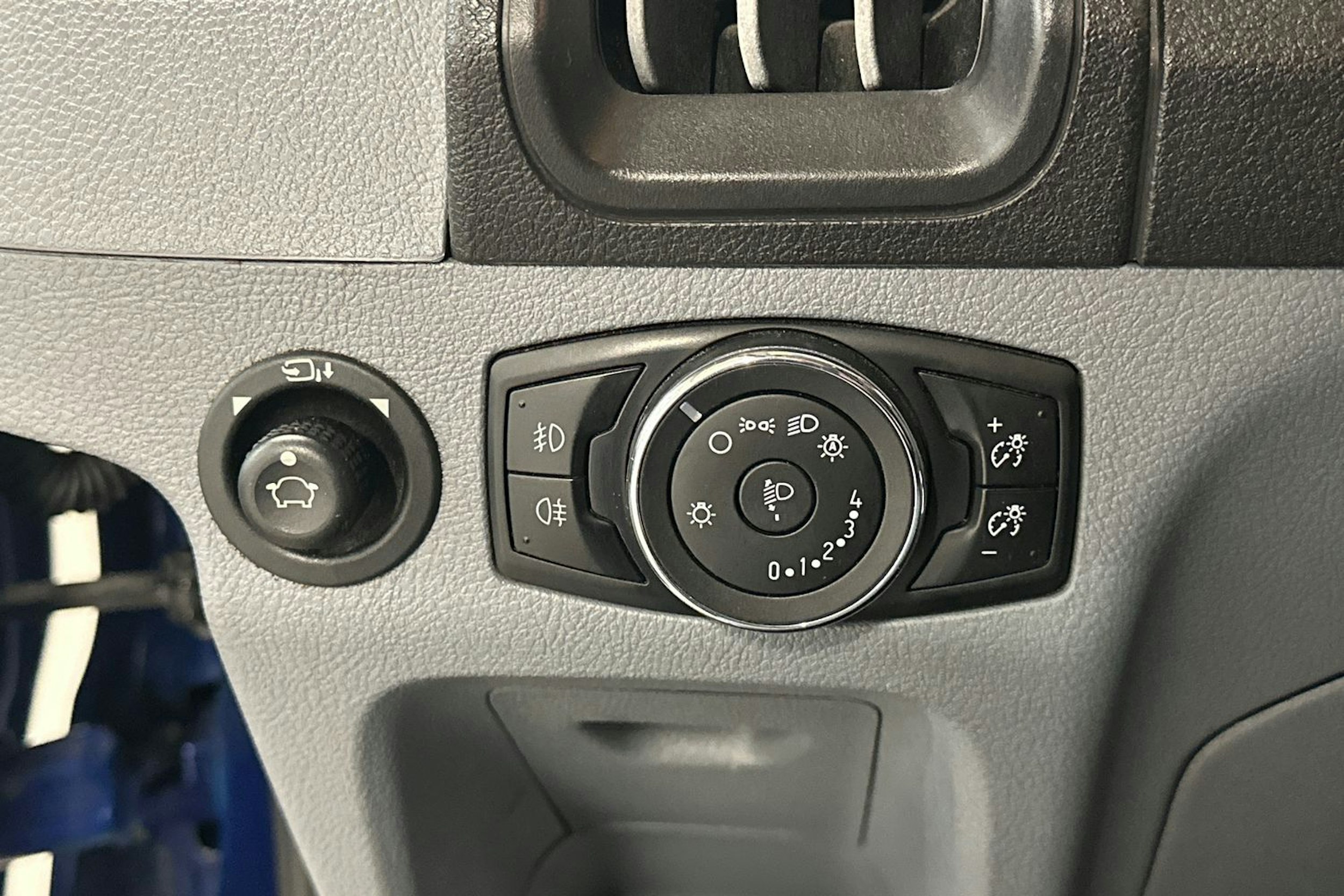 sininen Ford Transit 2017 kuva 21.