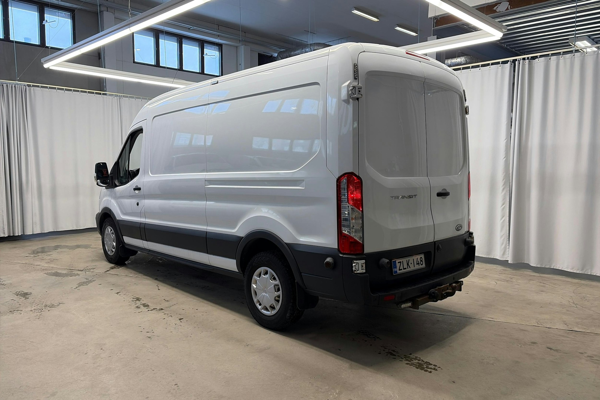valkoinen Ford Transit 2017 kuva 7.