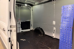 valkoinen Ford Transit 2017 kuva 10.