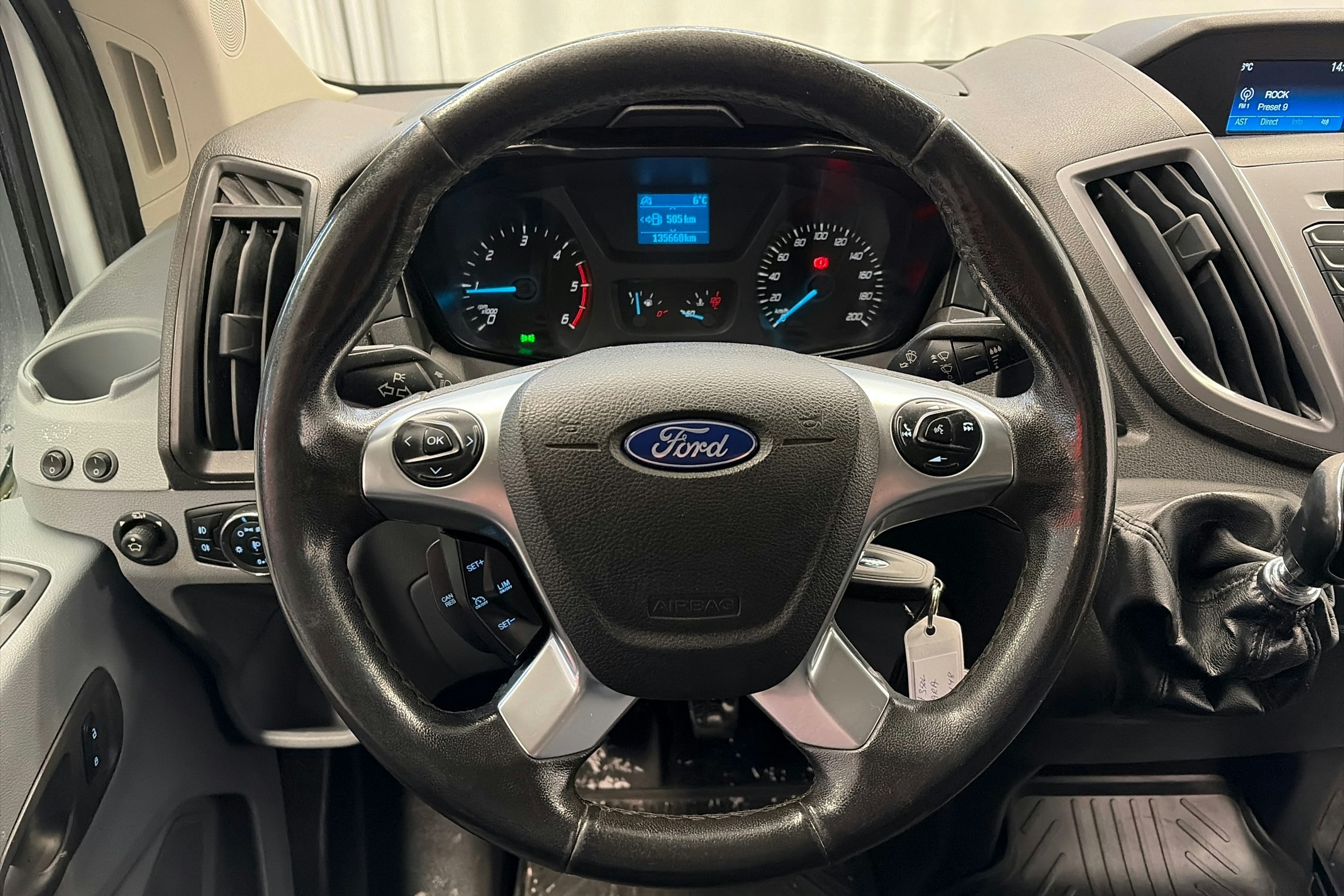 valkoinen Ford Transit 2017 kuva 13.