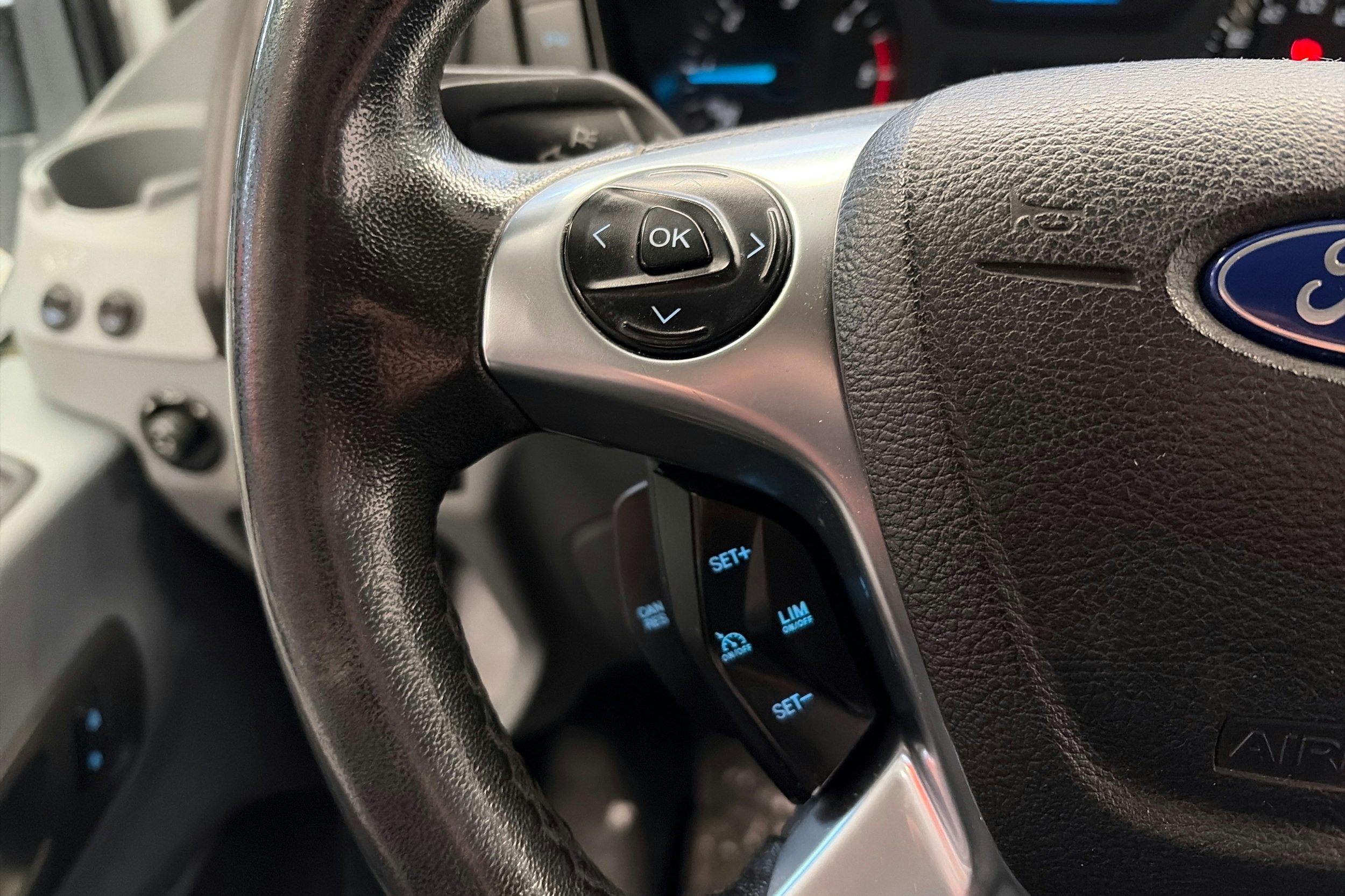 valkoinen Ford Transit 2017 kuva 14.