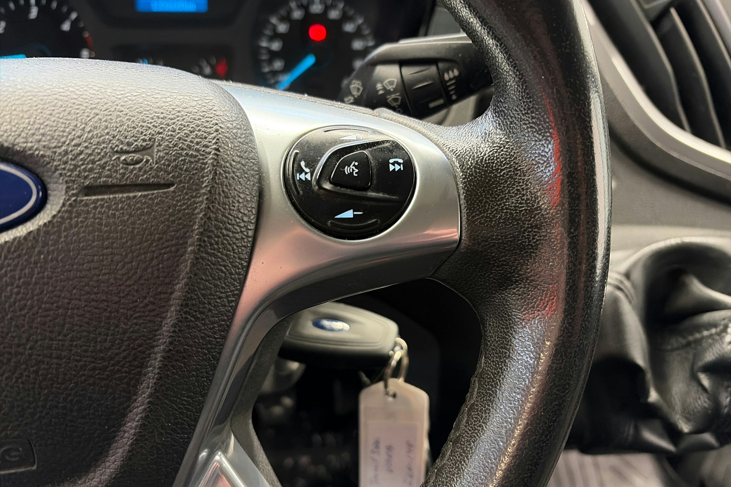 valkoinen Ford Transit 2017 kuva 15.