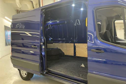 sininen Ford Transit 2019 kuva 15.