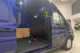 sininen Ford Transit 2019 kuva 16.