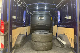 sininen Ford Transit 2019 kuva 20.